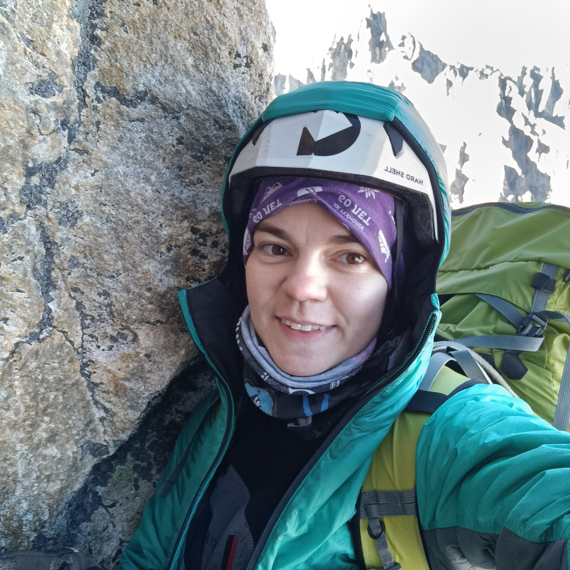 ЮЗ стена вершины Ушба Южная, маршрут Мышляева 6А (1). Премия Стальной Ангел