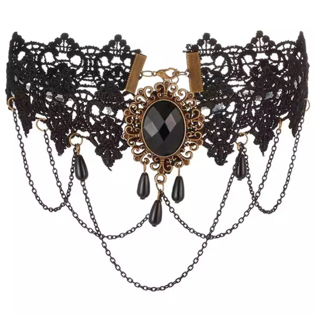 чокер в готическом стиле