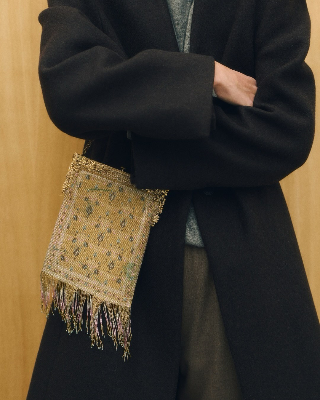 С чем носить бархатный кисет — стильный городской лук