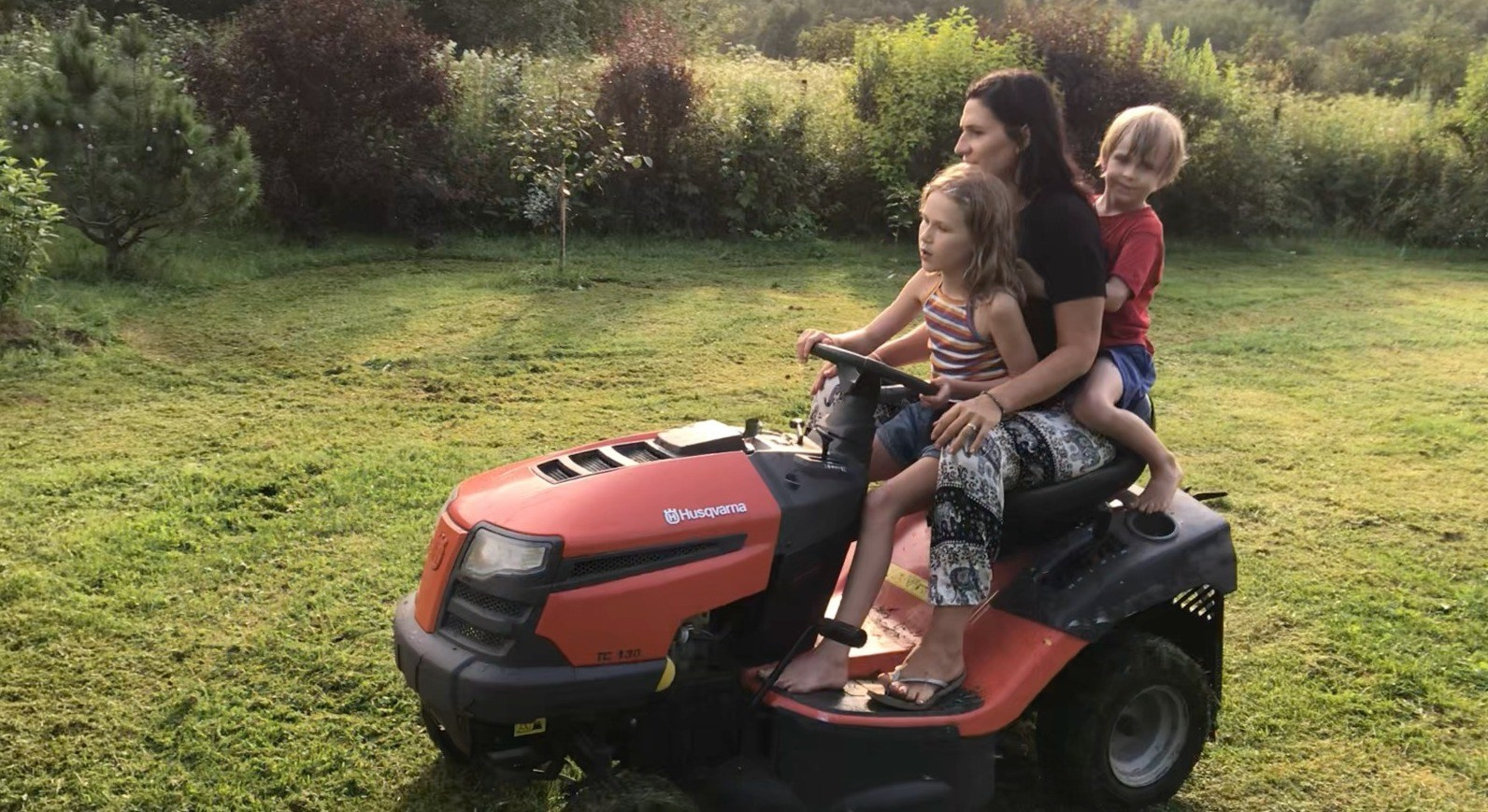 Дочка с внуками на экоферме. Эко отдых в Подмосковье в эко-отеле Марии Гиппенрейтер