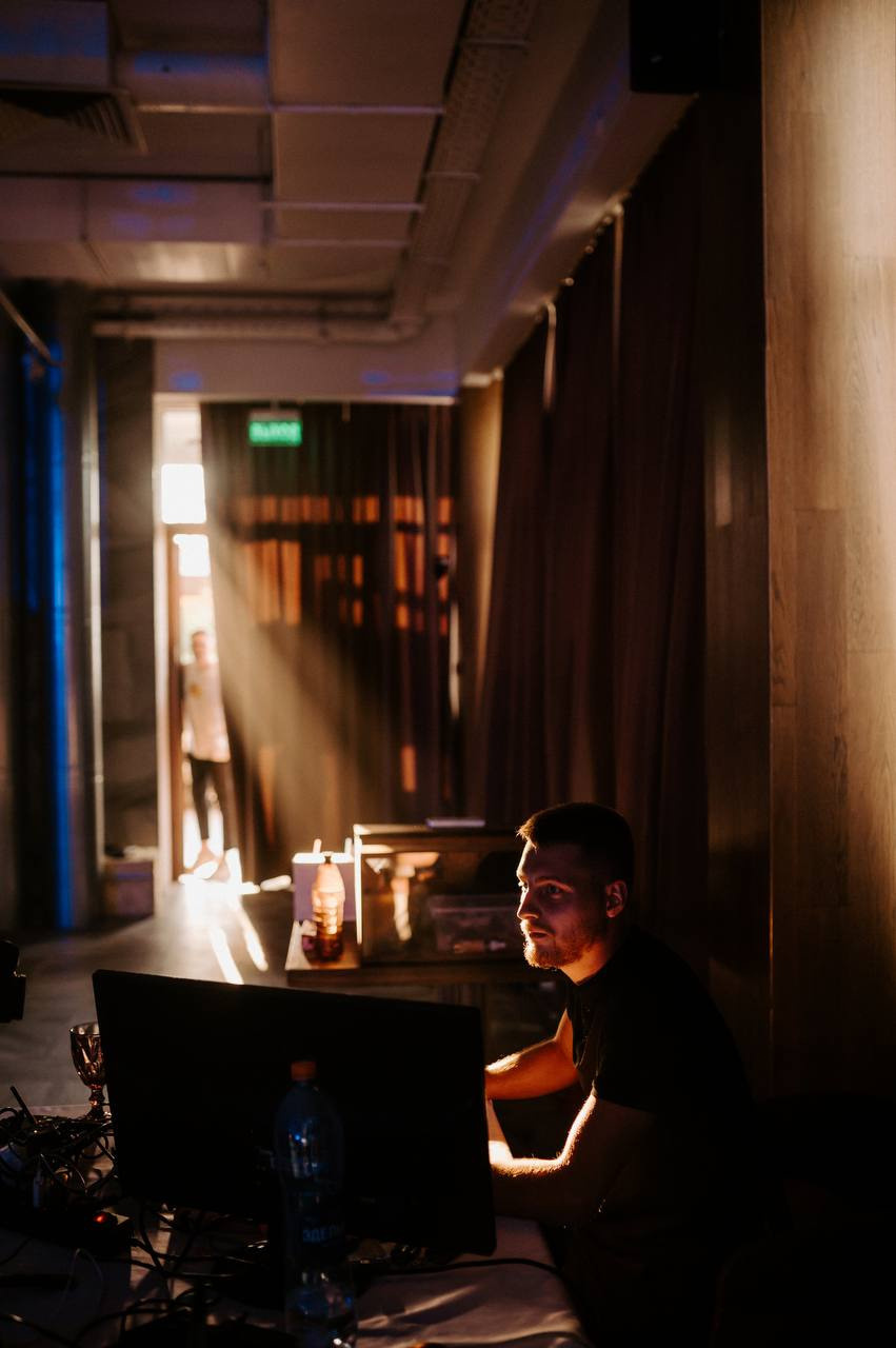 Контакты. Свет на свадьбу Нижний Новгород Friends Rent