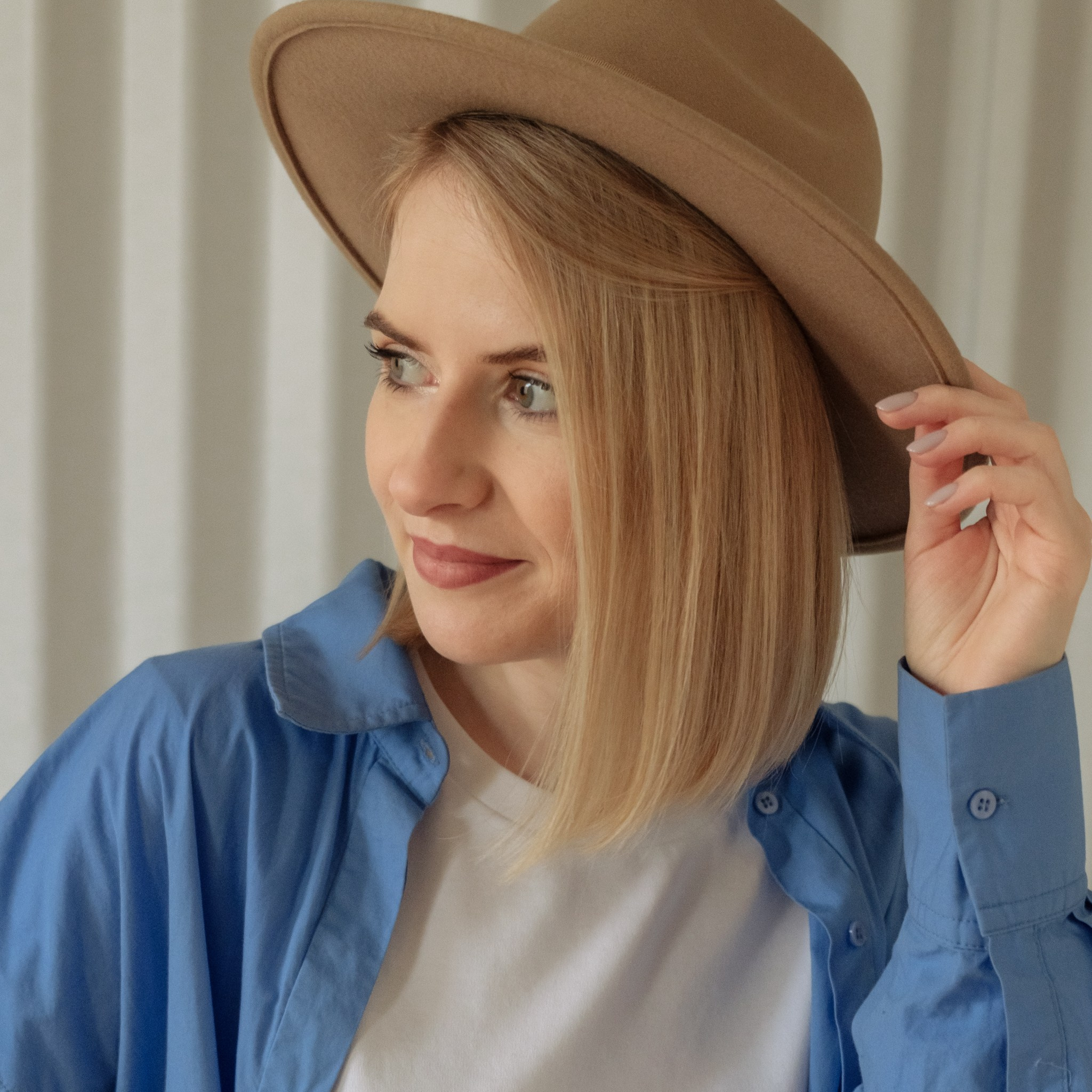 Я профессиональный декоратор и оформитель помещений, квартир, домов