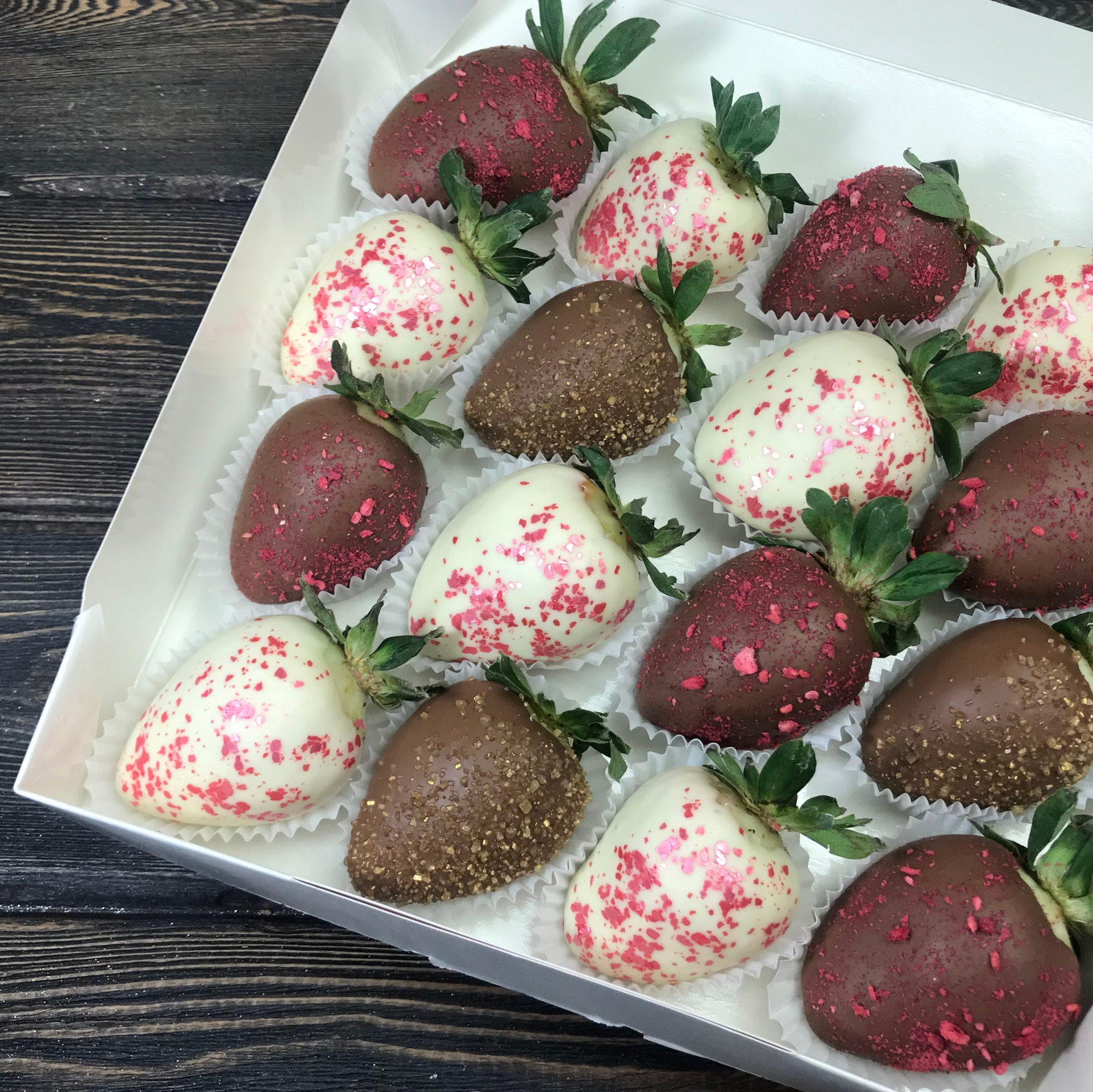 Наборы из клубники в шоколаде Сургут. Клубника в шоколаде в Сургуте