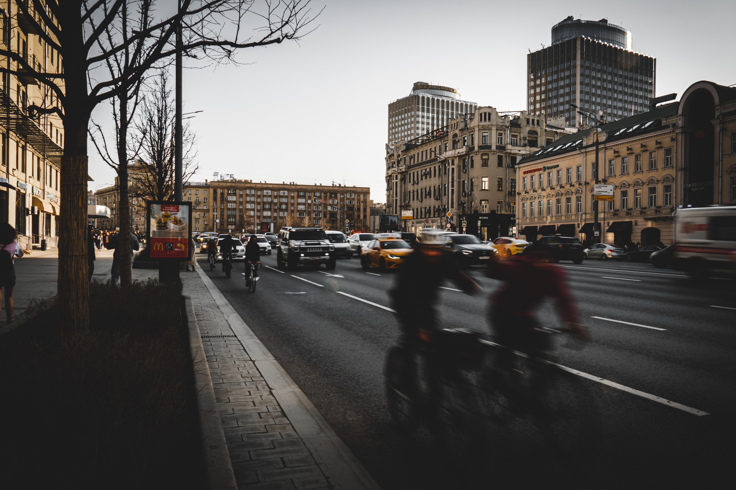 Садовое кольцо в районе Арбата в Москве