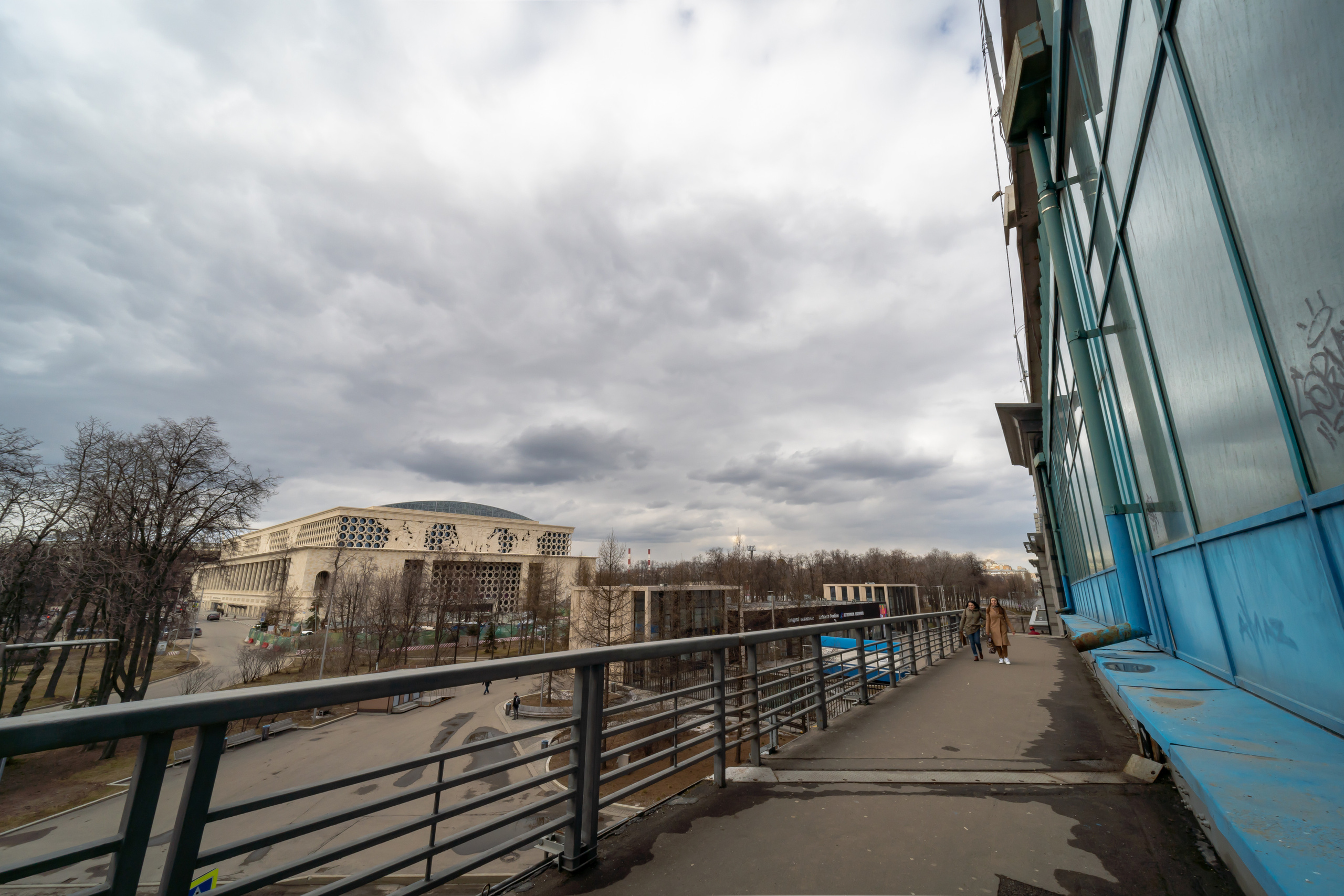 На метромосту