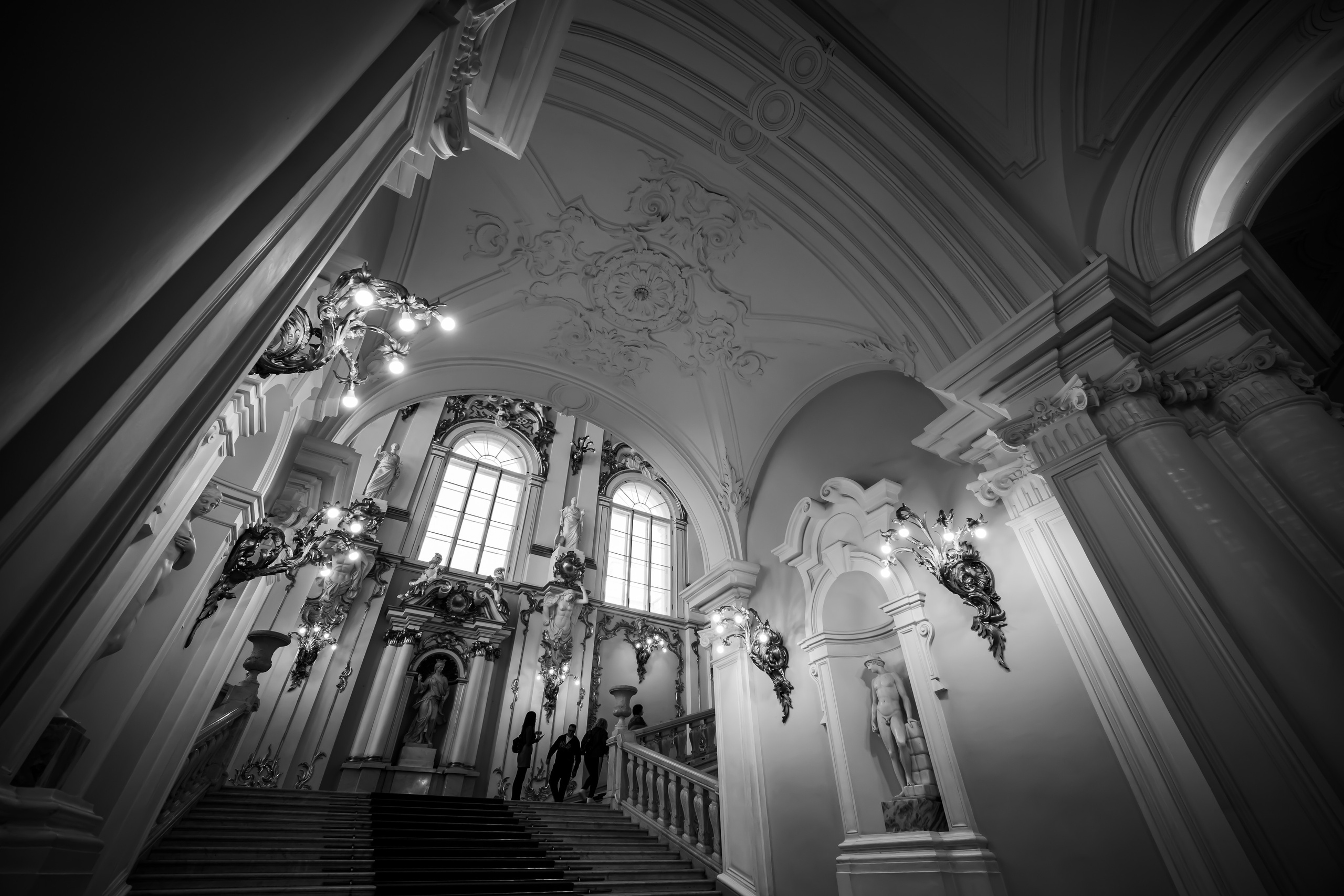 Иорданская лестница Эрмитажа, черно-белое фото