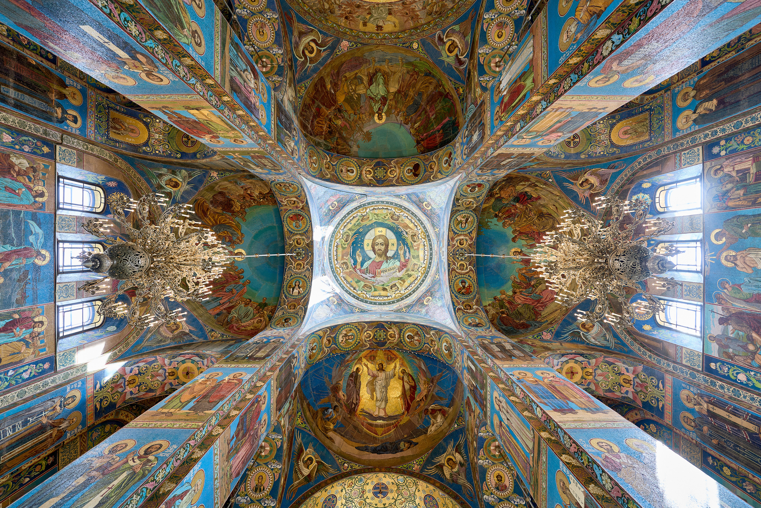 Внутри Спаса на Крови