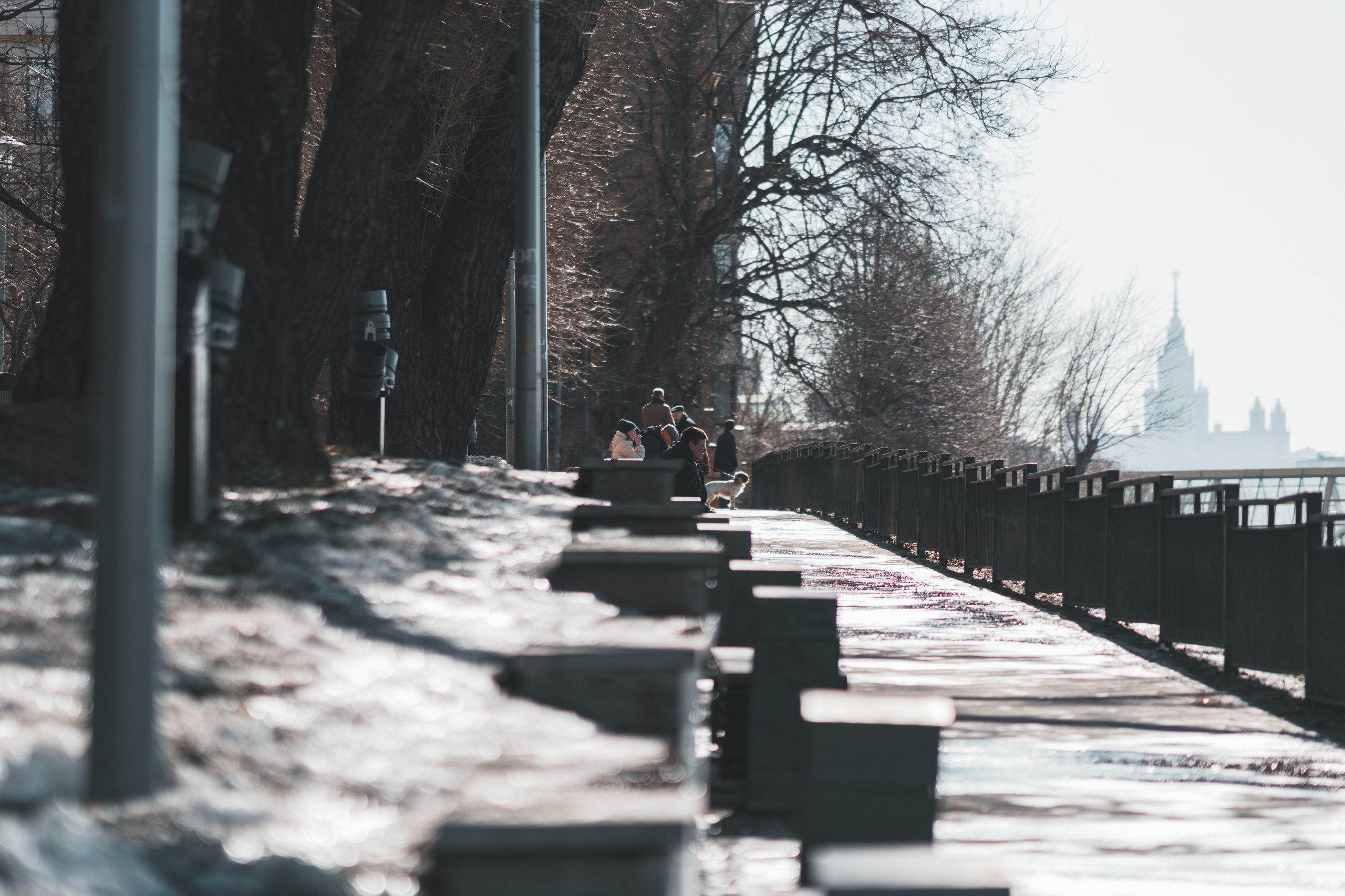 Ростовская набережная в солнечный весенний день