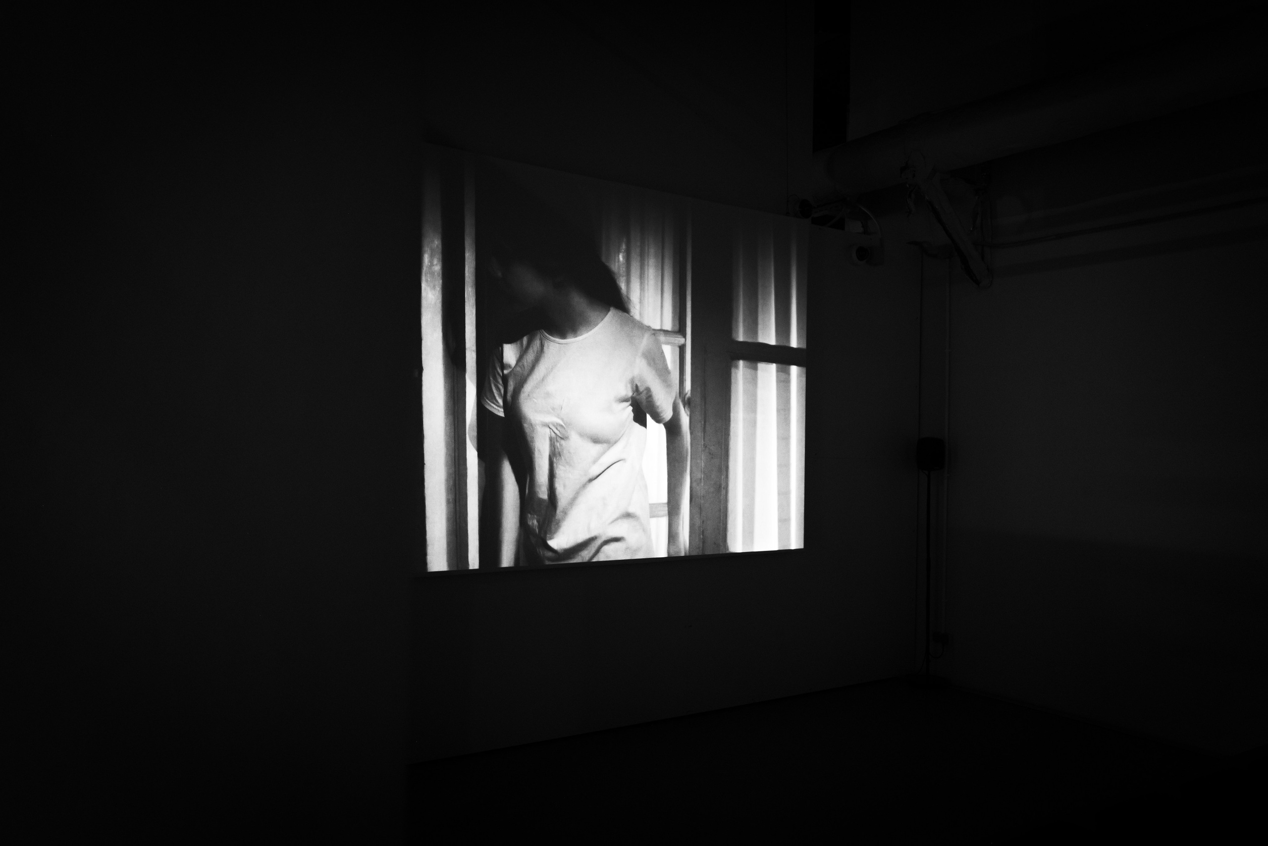 Инсталляция с показом фильма в Паркинг Галерее в Зарядье