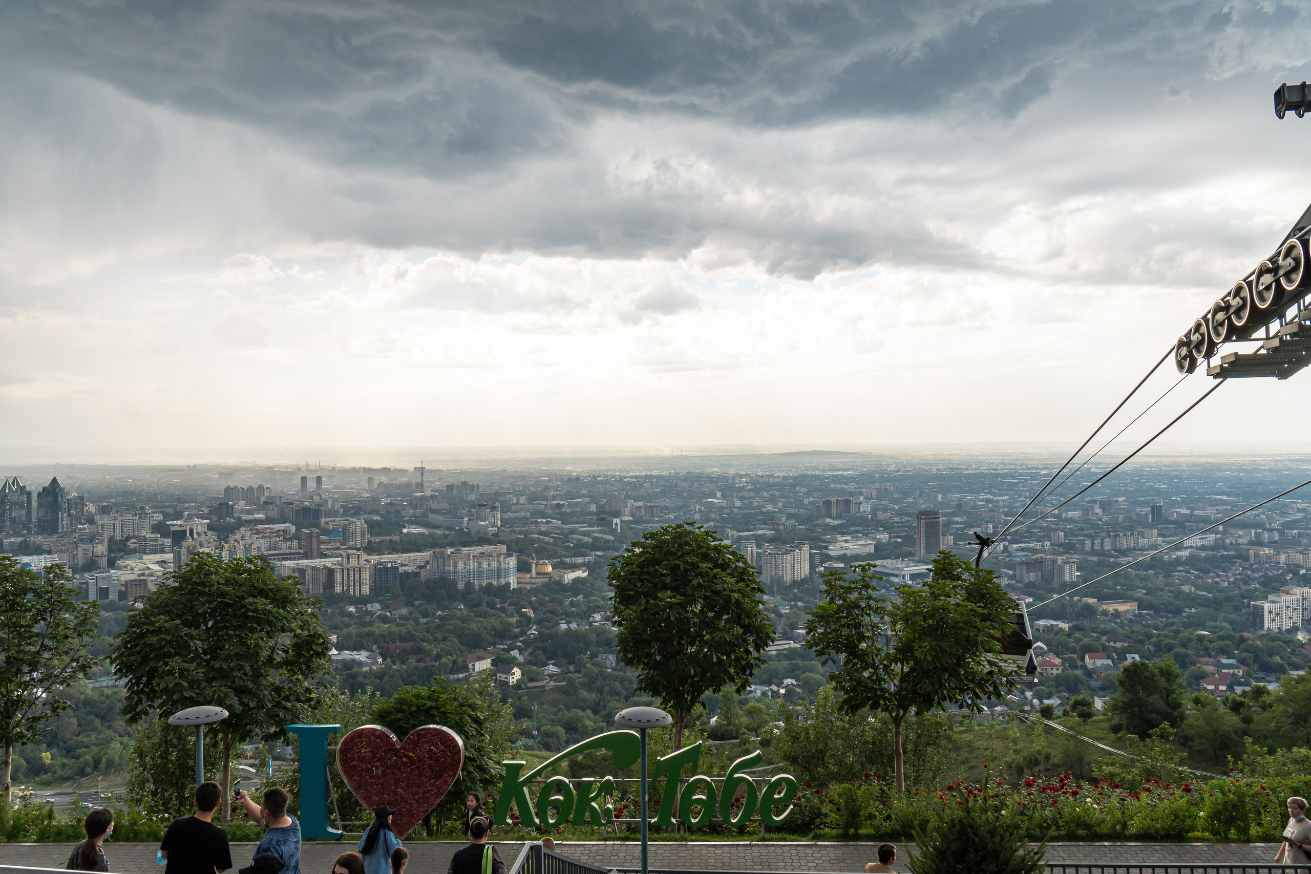 Вид на город Алматы с горы Кок-Тобе