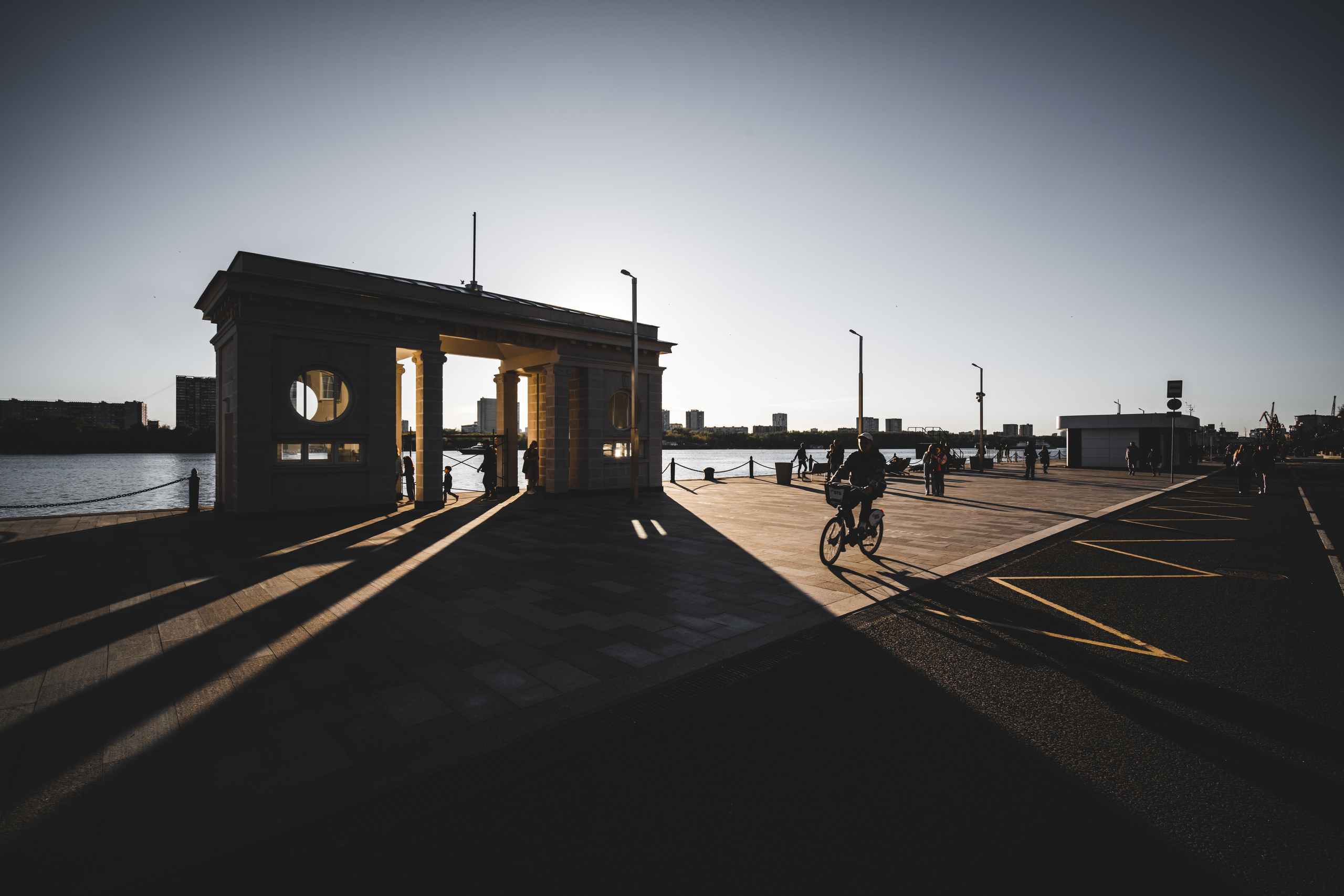 Северный речной вокзал на закате в лучах солнца