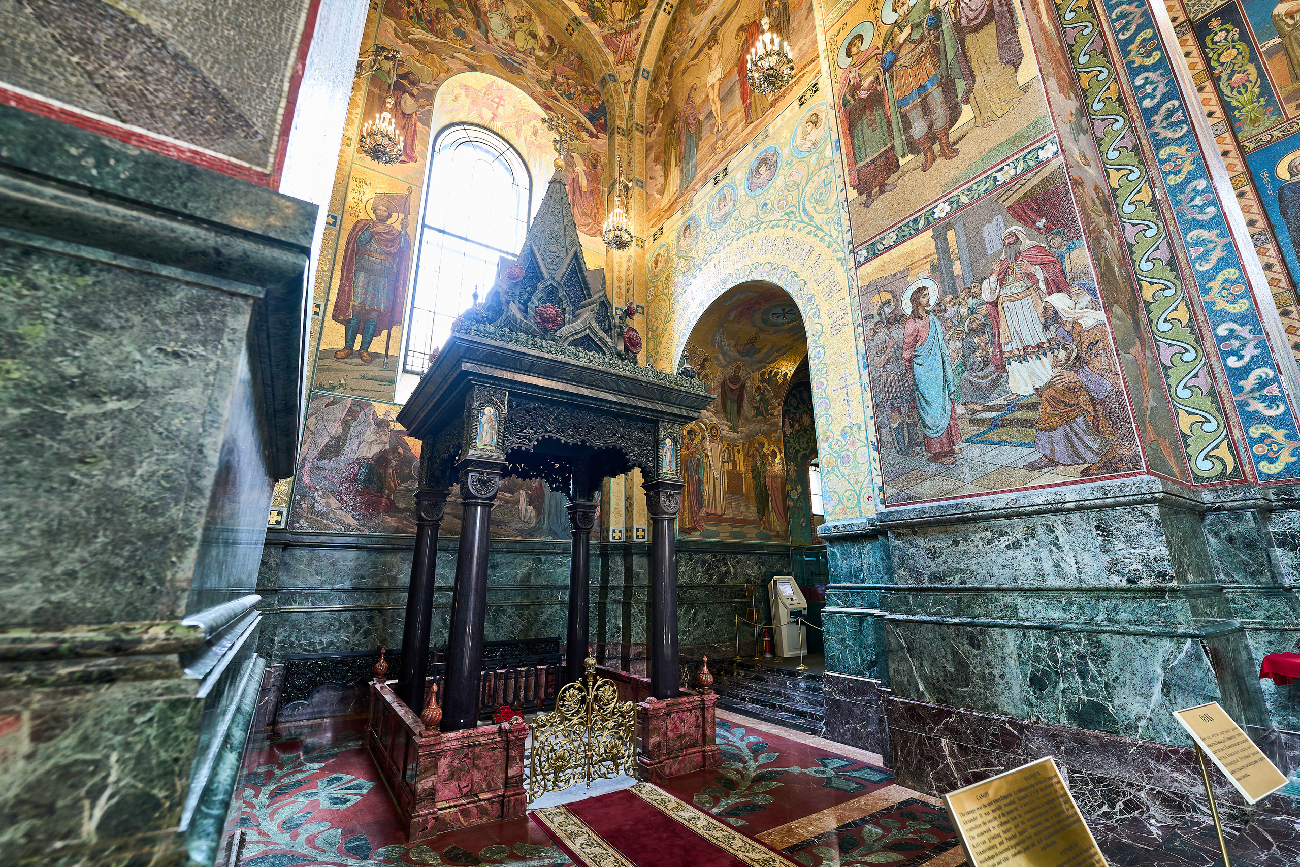 Интерьеры храма Спас на Крови