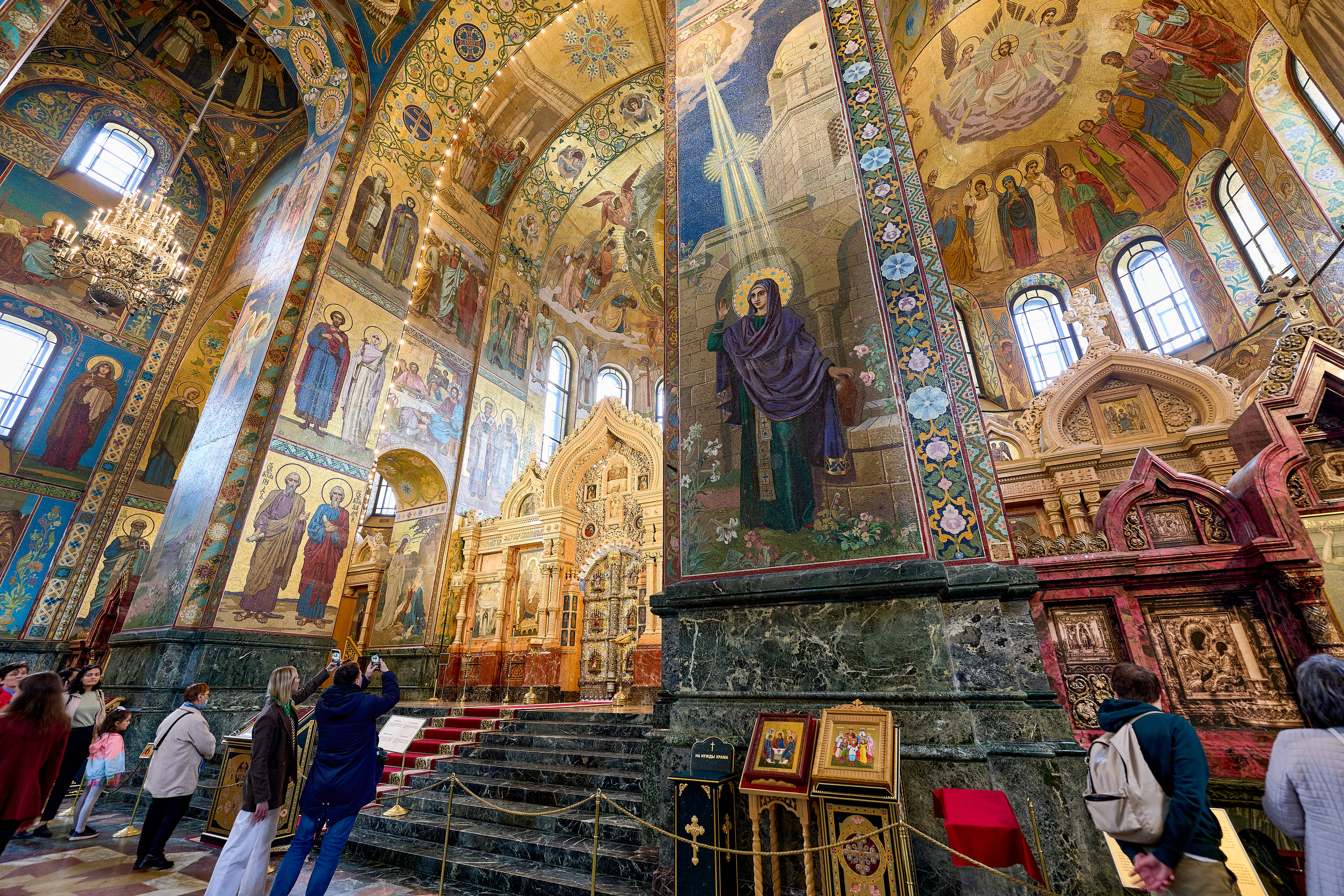 Интерьеры храма Спас на Крови