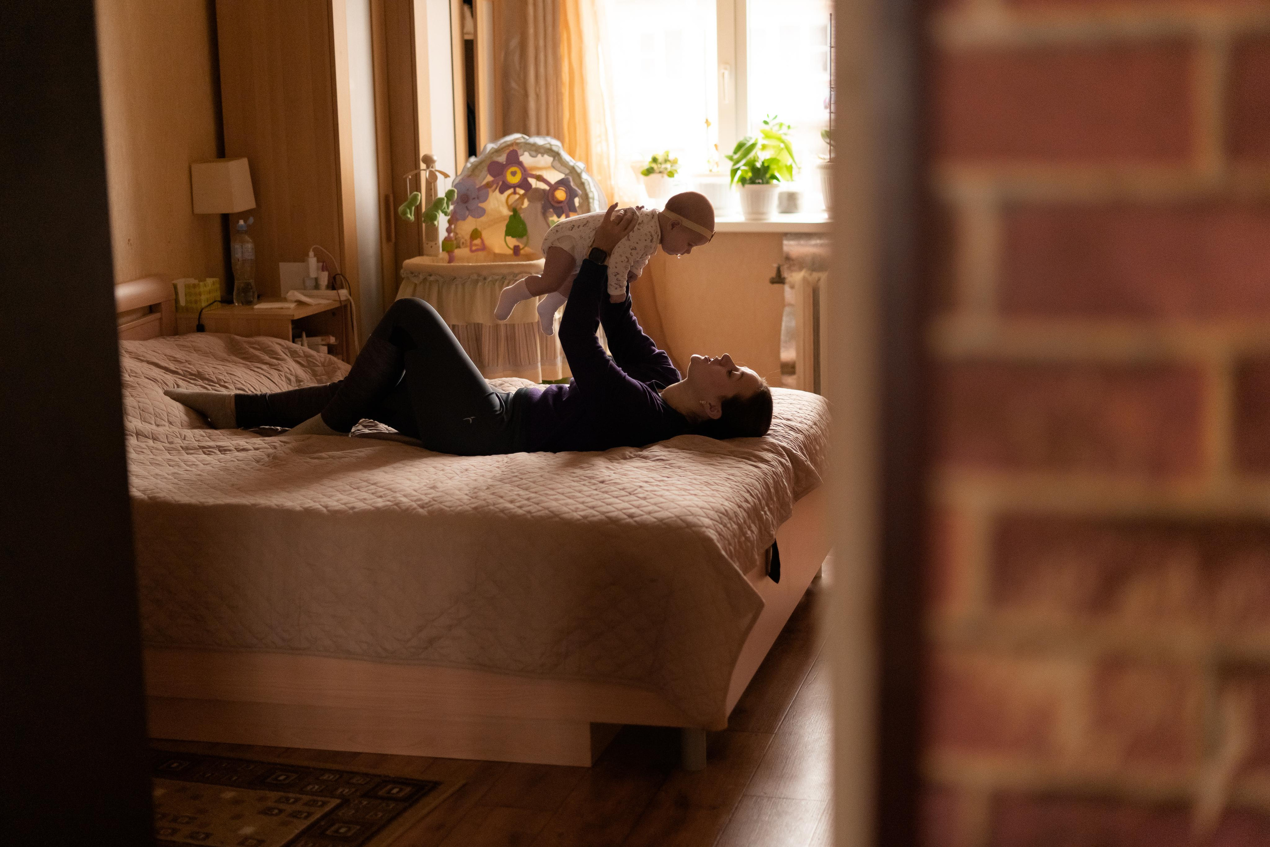 домашняя фотосессия с младенцем и с мамой с малышом до 1 года