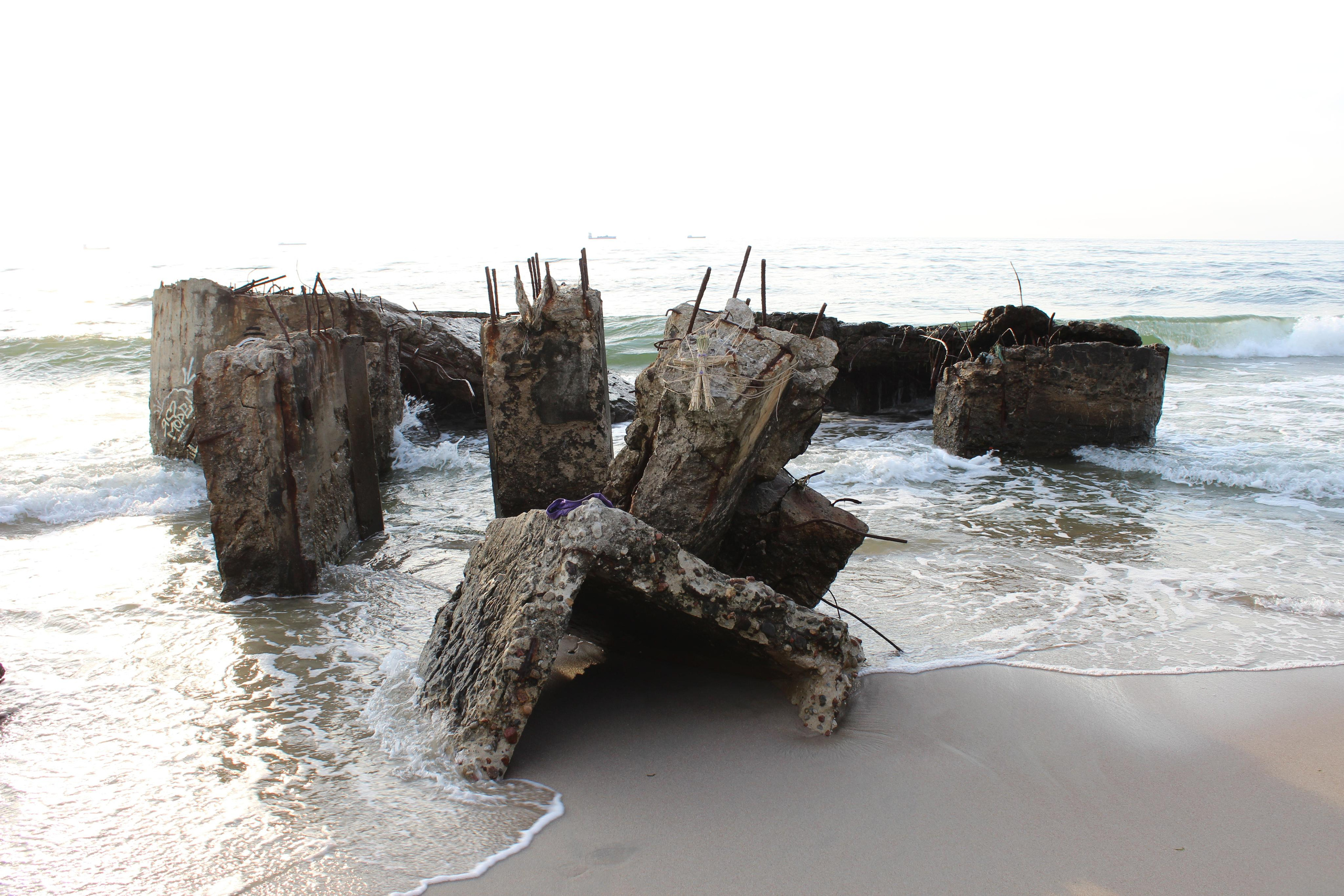 Viral pop-up exhibition «Wave warning». Julia Gorbunova