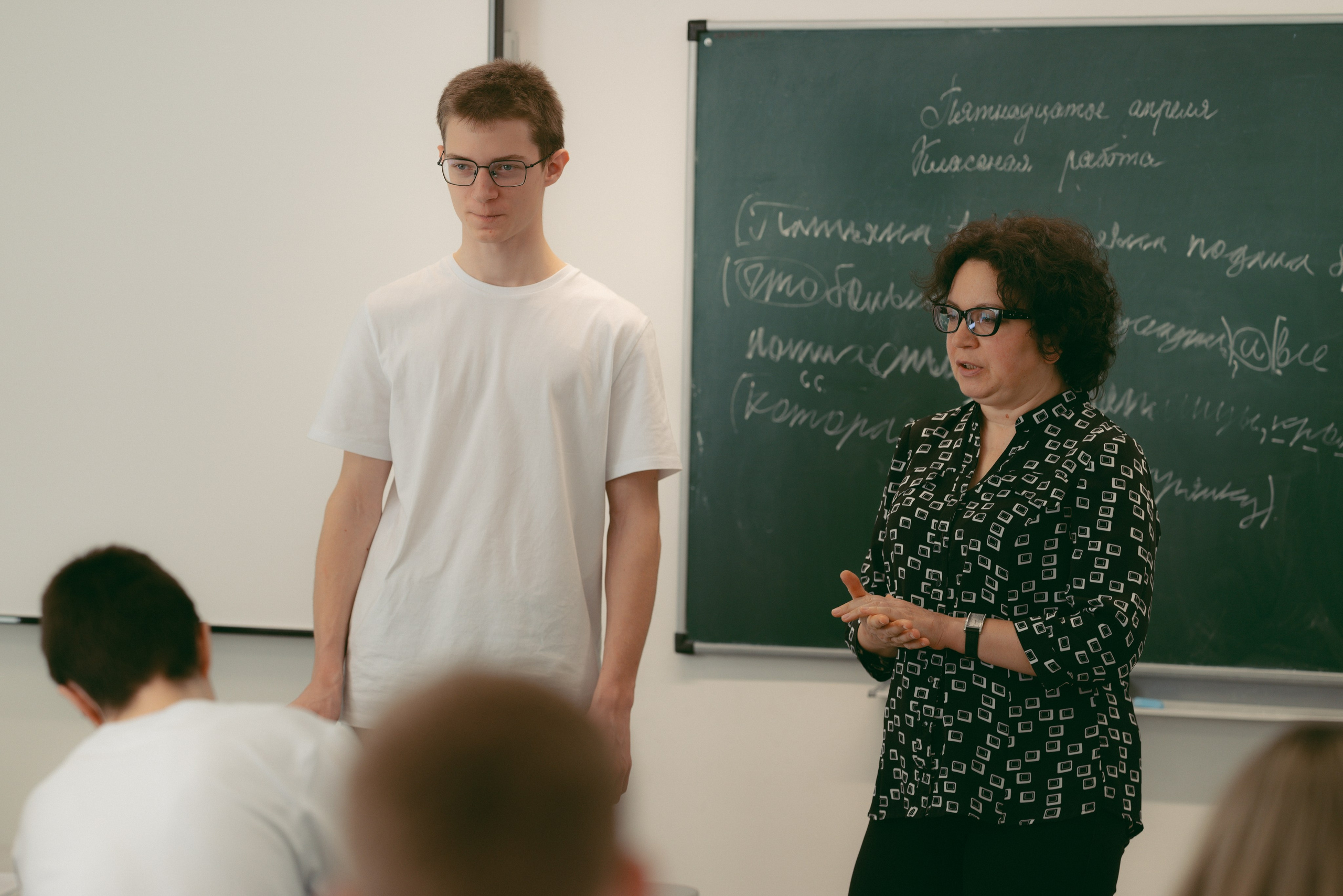 Schoolbook. Школьный фотограф в Валуйках. Фотосессии для выпускников и изготовление выпускных альбомов в городе Валуйки и в Белгородской области