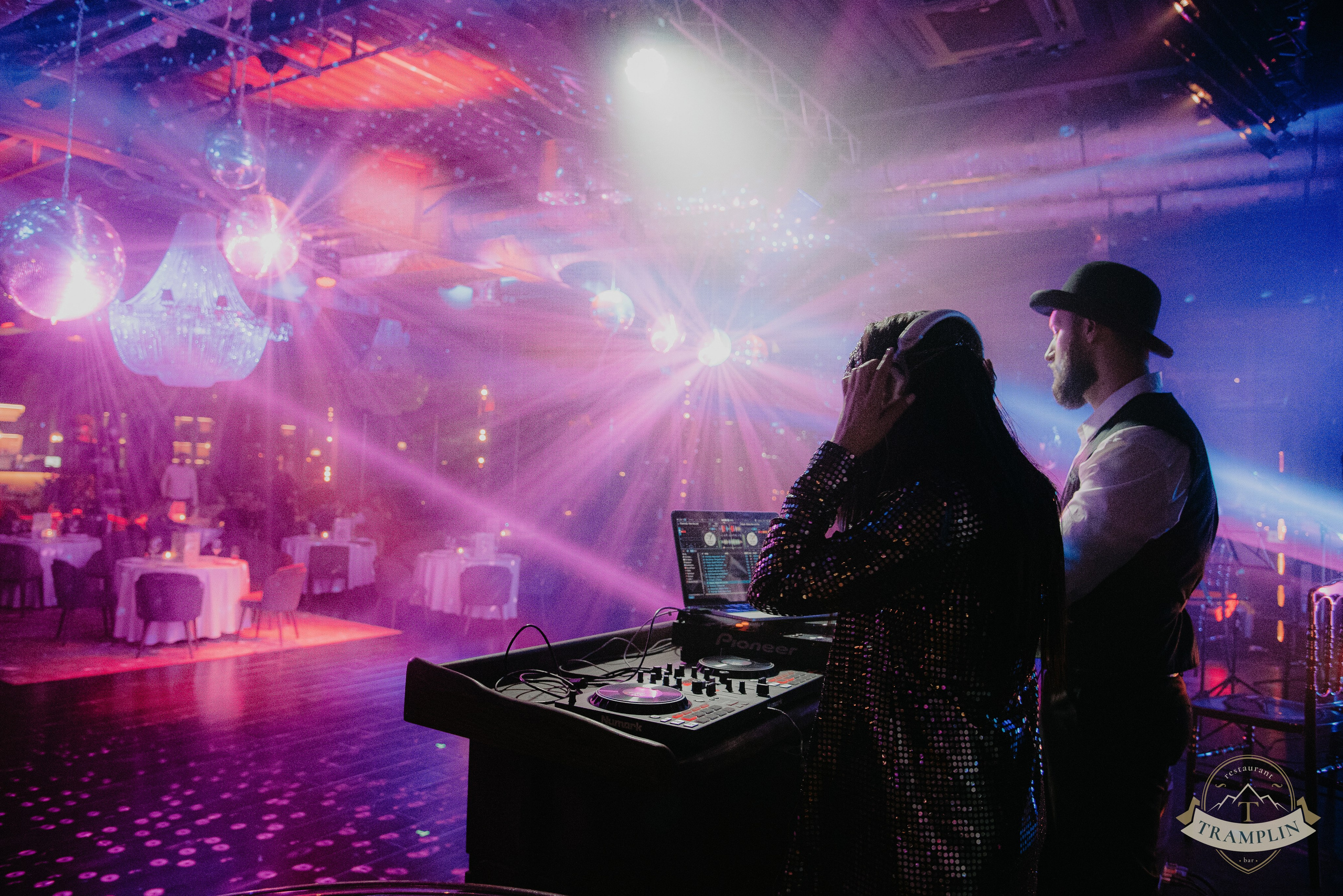 Контакты. Фотограф Ксения Климова