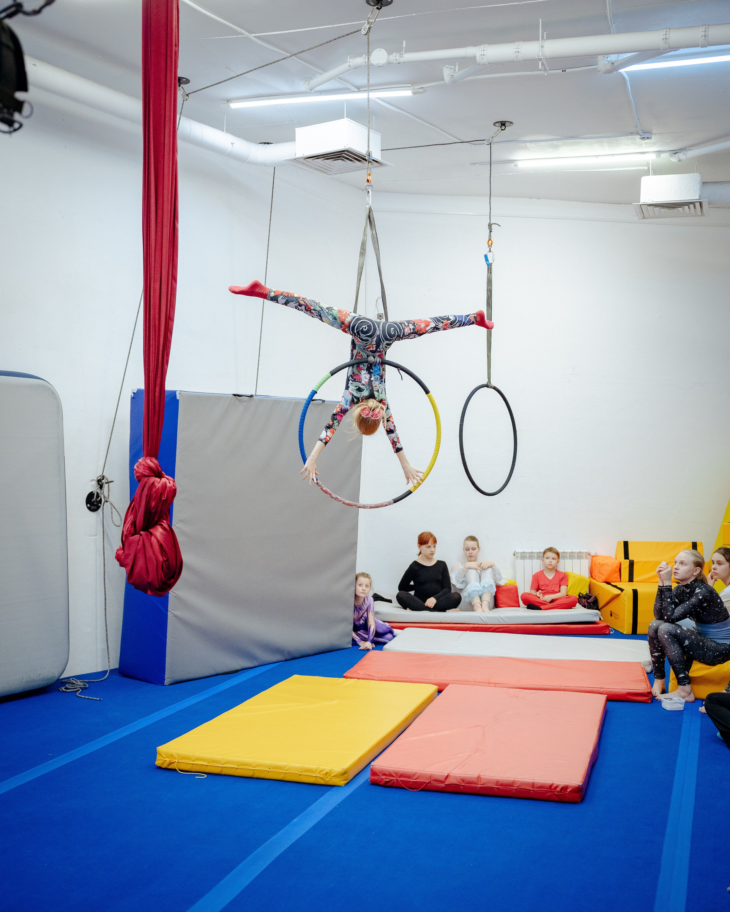 Открытый урок по воздушной гимнастике. Портретный и семейный фотограф в Москве/Видное