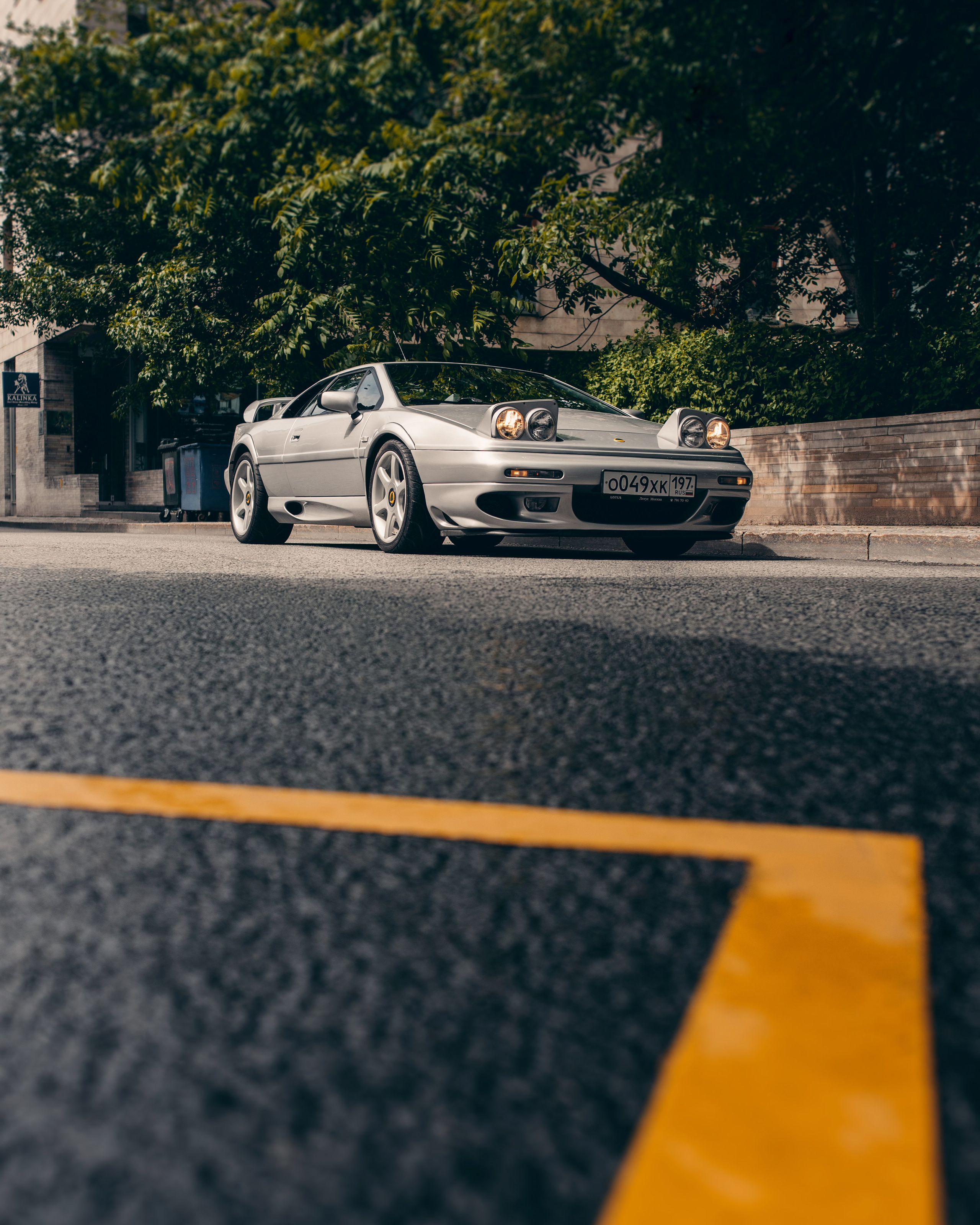 lotus esprit street photo