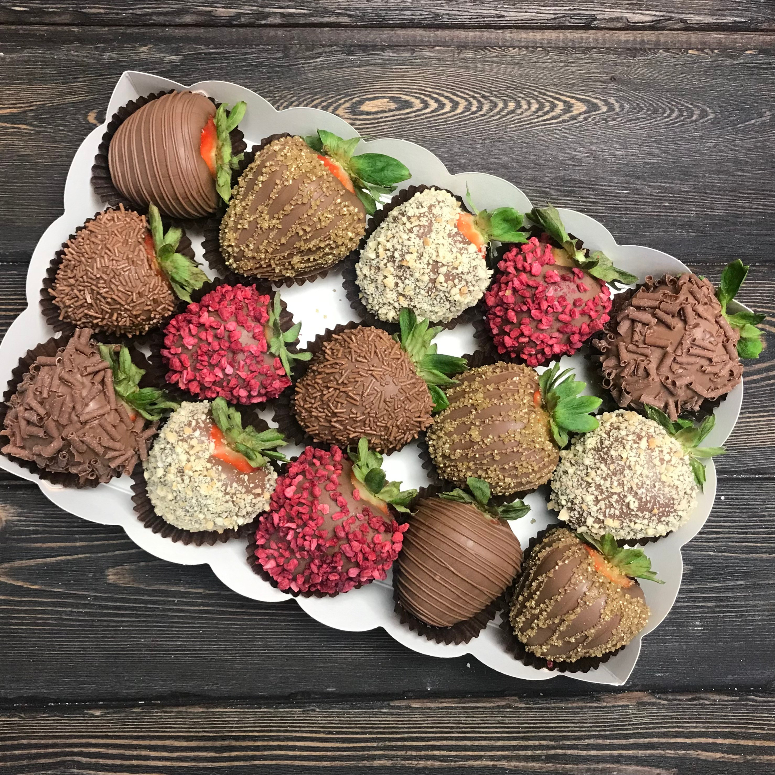 Наборы из клубники в шоколаде Сургут. Клубника в шоколаде в Сургуте