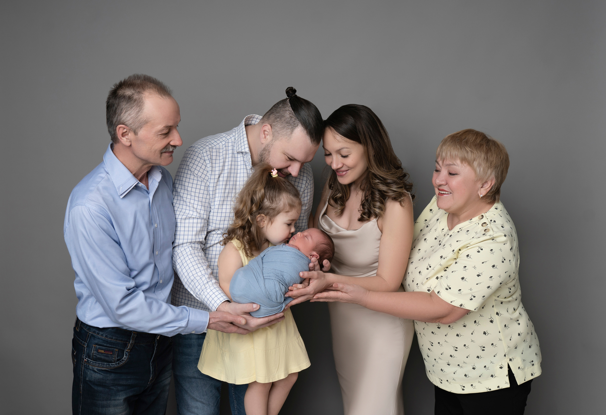 Newborn, фотосессия новорожденного, съемка в студии, футболист. Фотограф newborn, беременности в стиле vogue, фотопроекты. Москва