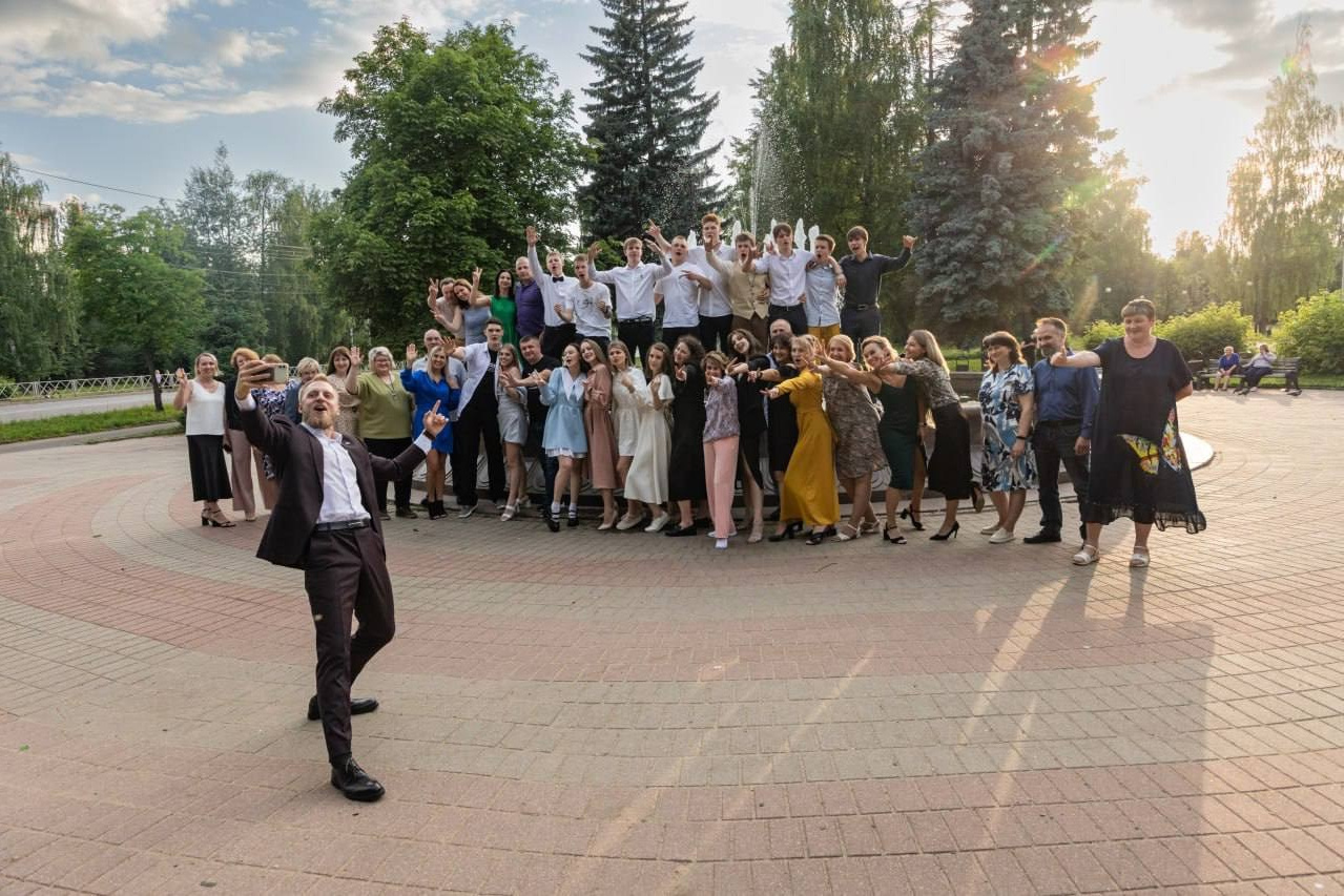 Закатная съёмка выпускного вечера на набережной в Рыбинске
