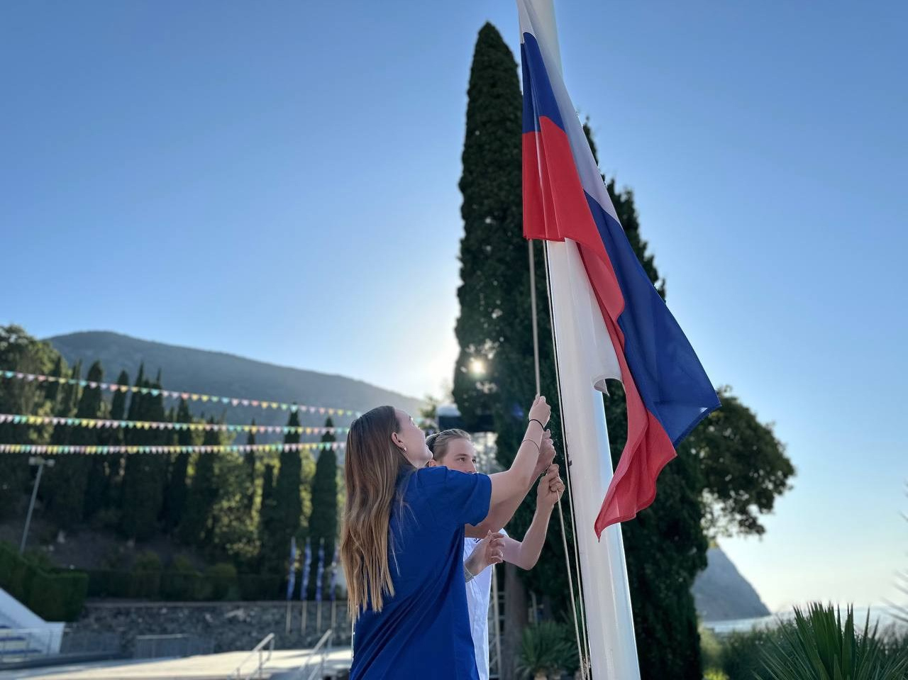 С днем государственного флага. АНО «Центра социальных проектов «Путь в большой мир»