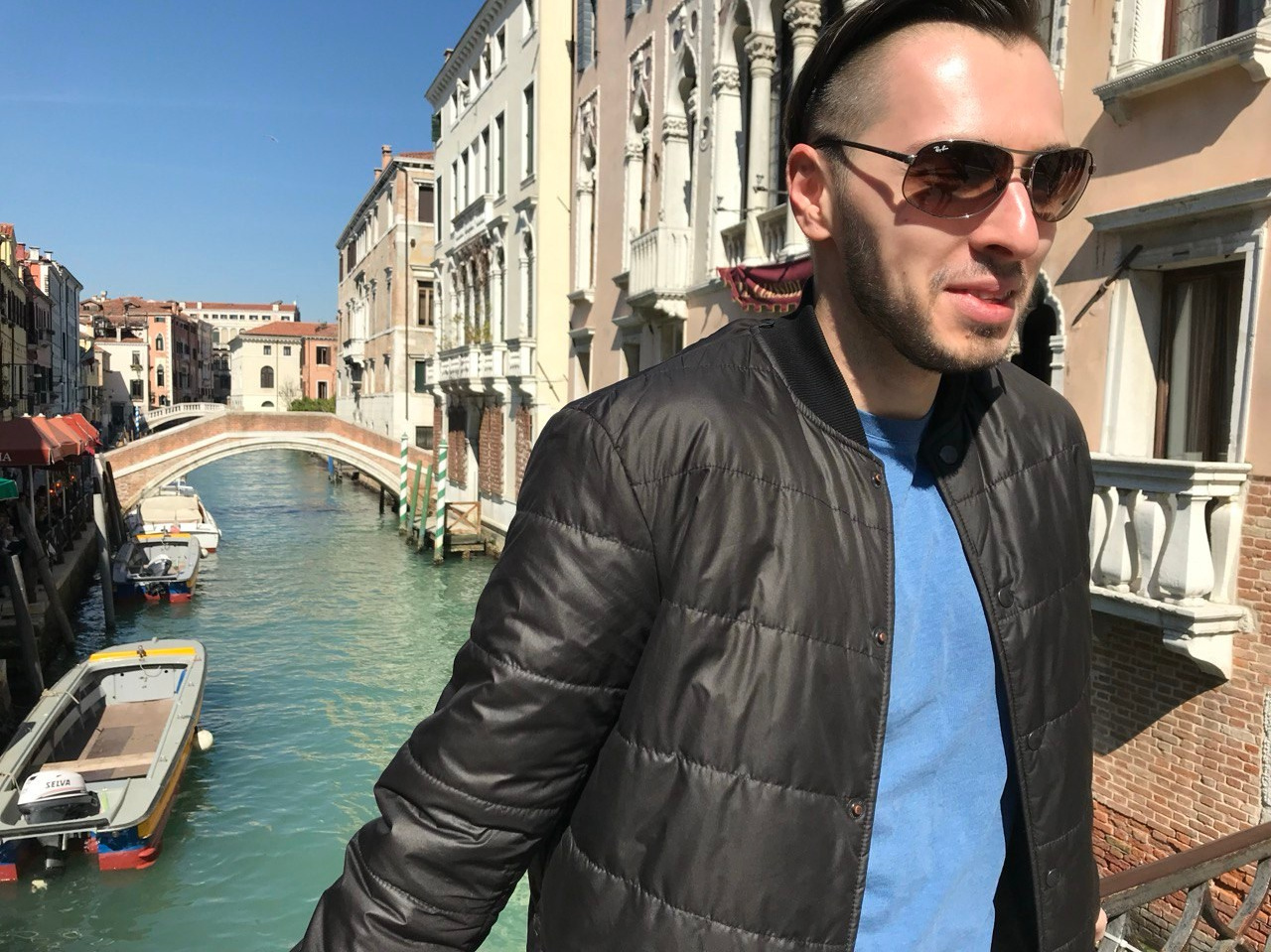 Контакты. Фотограф Тимур Ламидов