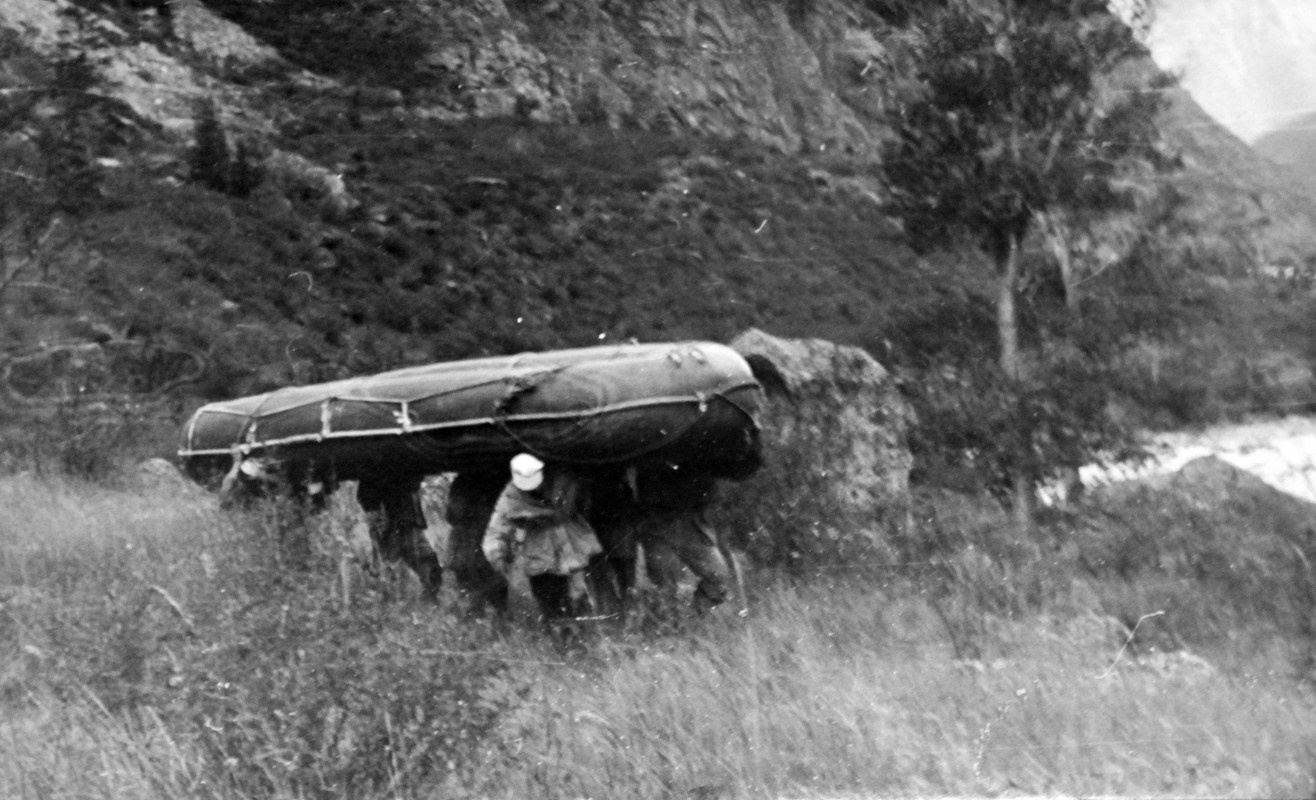 Первая экспедиция туристов-водников Алтая (1970). Фотограф Эдуард Алмадаков