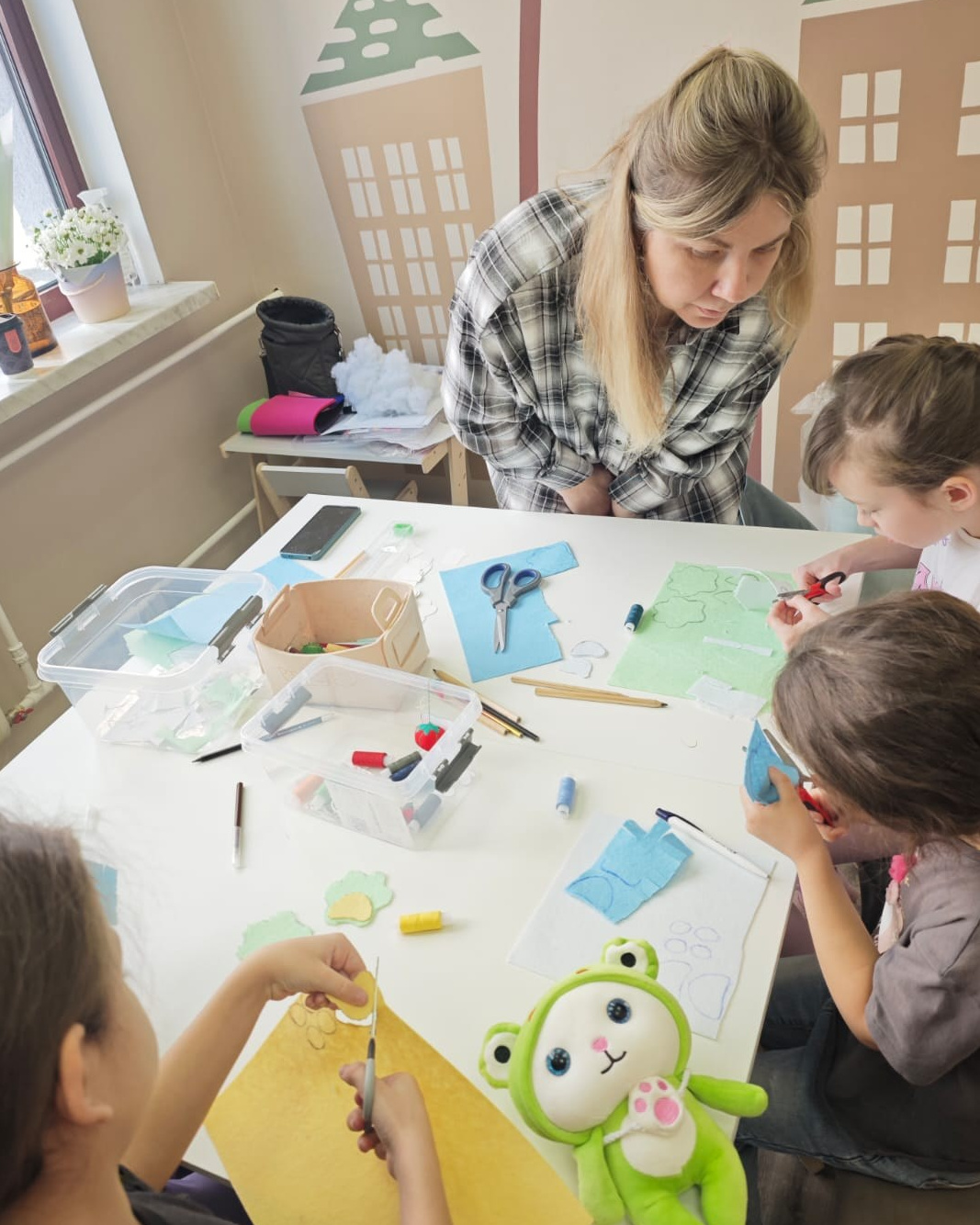 Занятия в группе. Детский центр развития и коррекции детей Свой центр