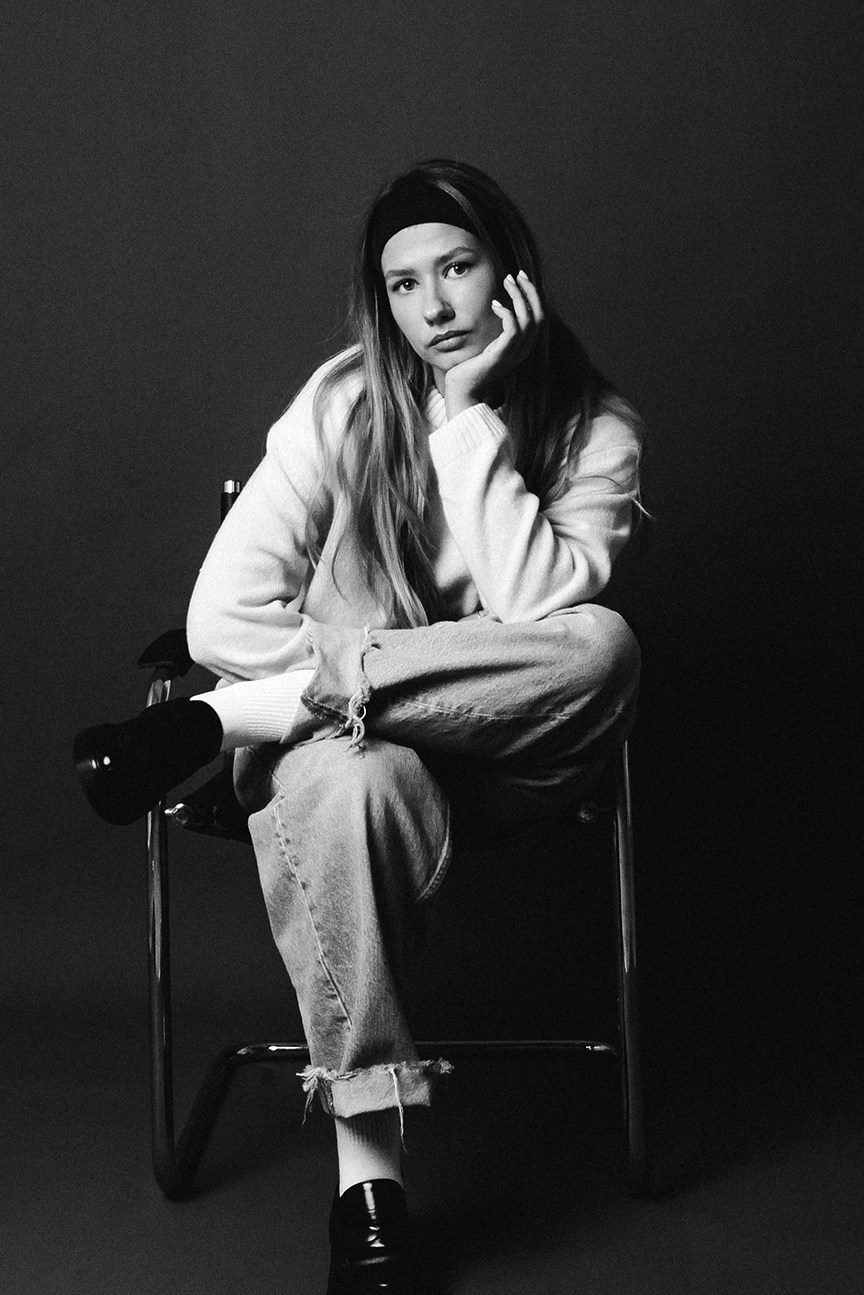 Темно-серый фон в Автопортретной. Self-portrait studio in Samara