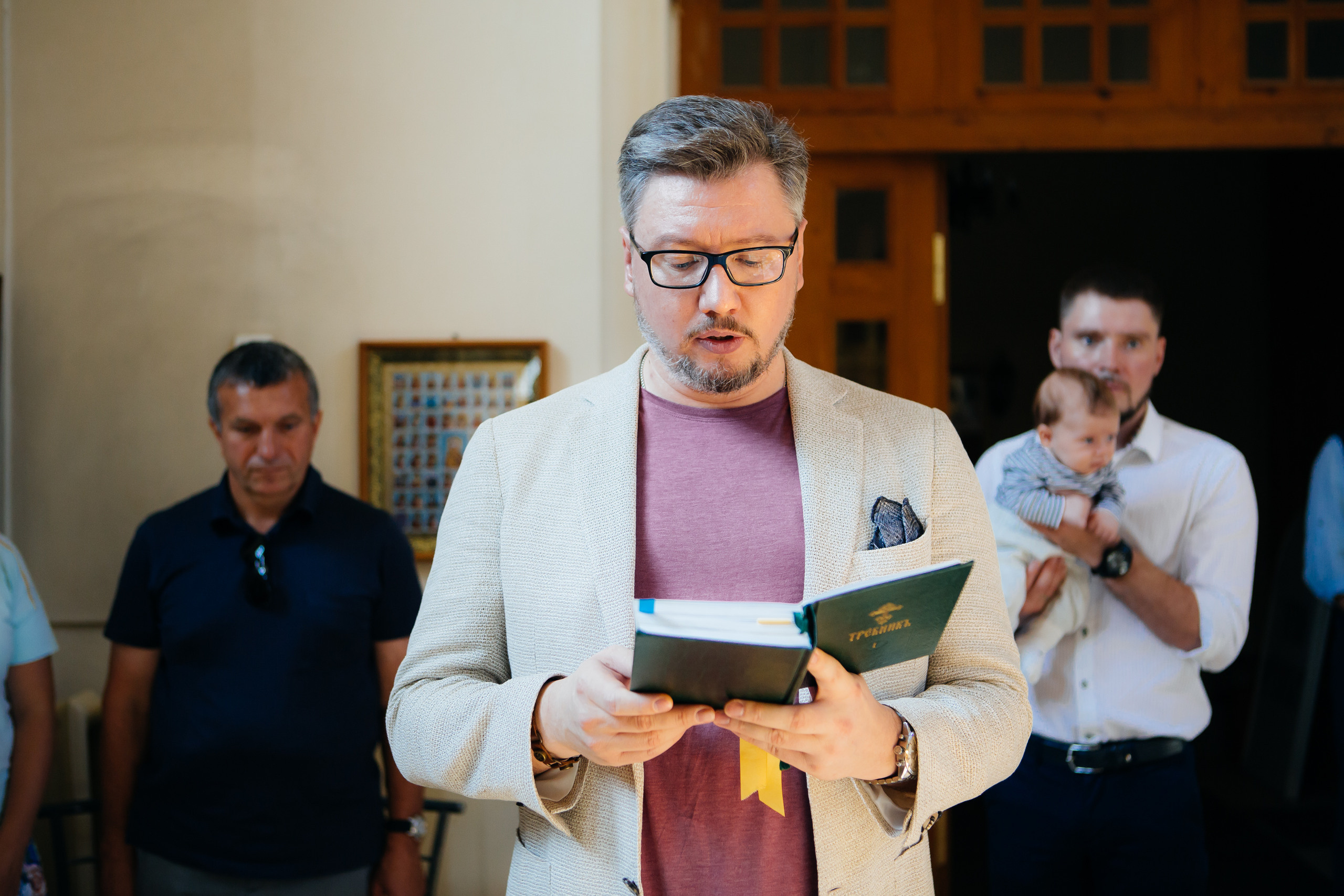 Крестный за чтением Символа Веры