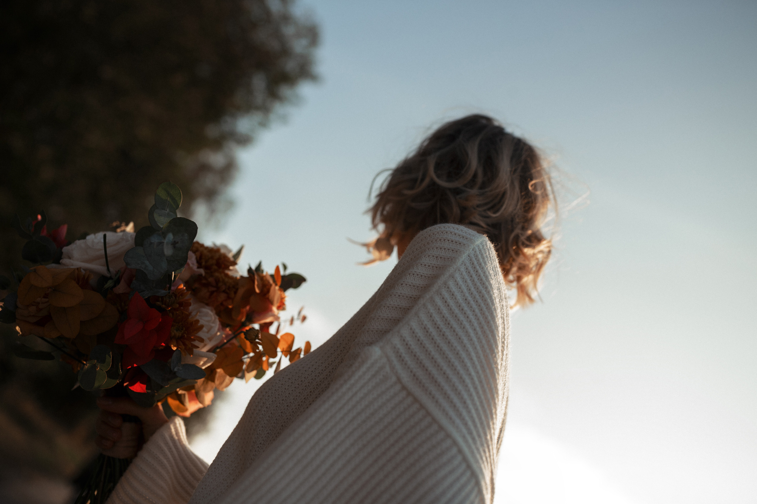 Чувственная фотосессия  в поле