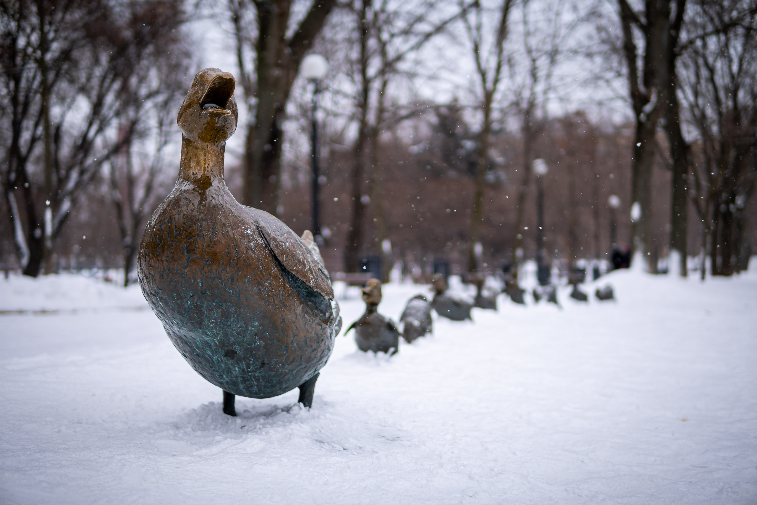 Скульптура "Дорогу утятам" в Новодевичьем монастыре