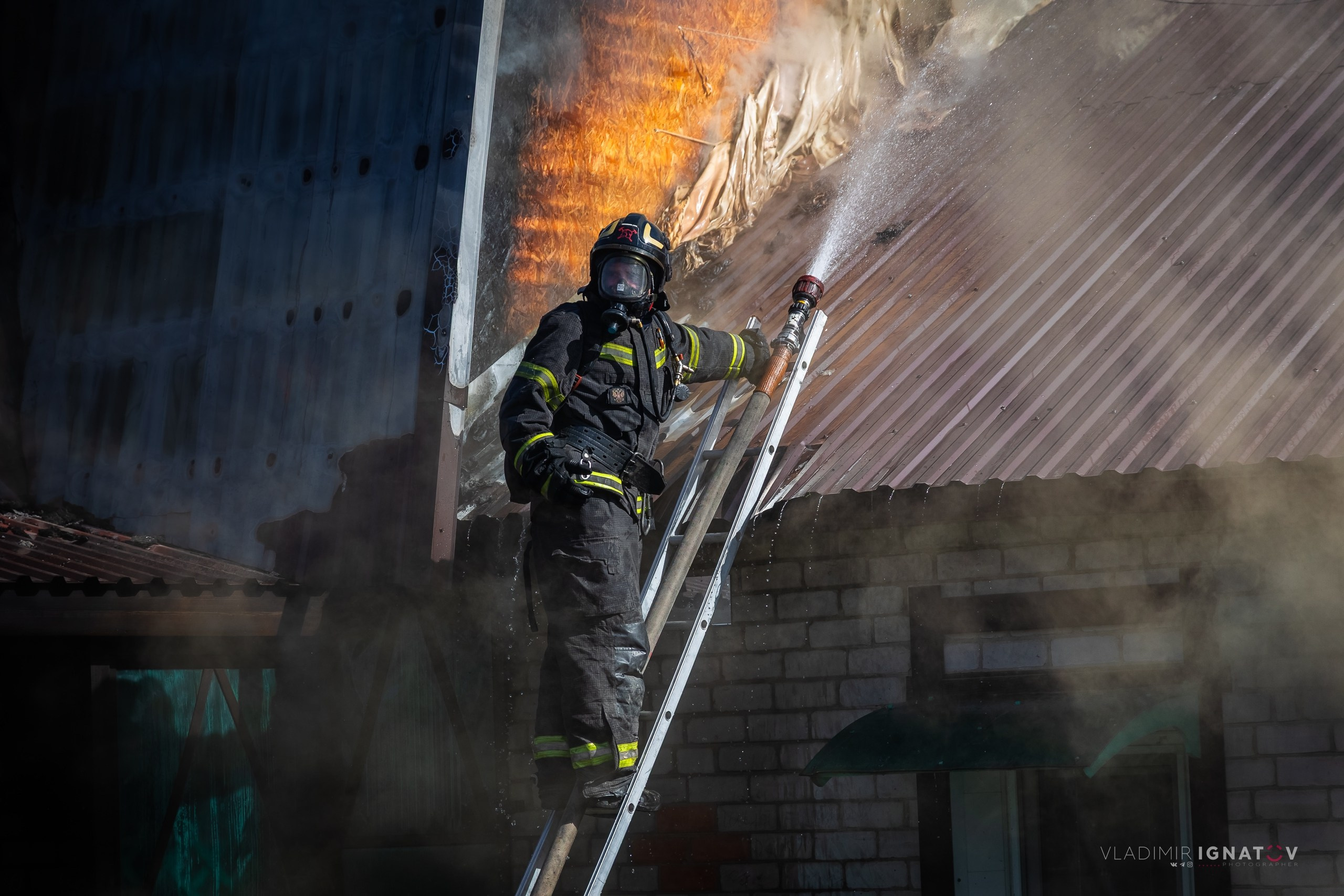 Пожарный репортёр Барнаул. Репортажный фотограф в Барнауле Владимир Игнатов