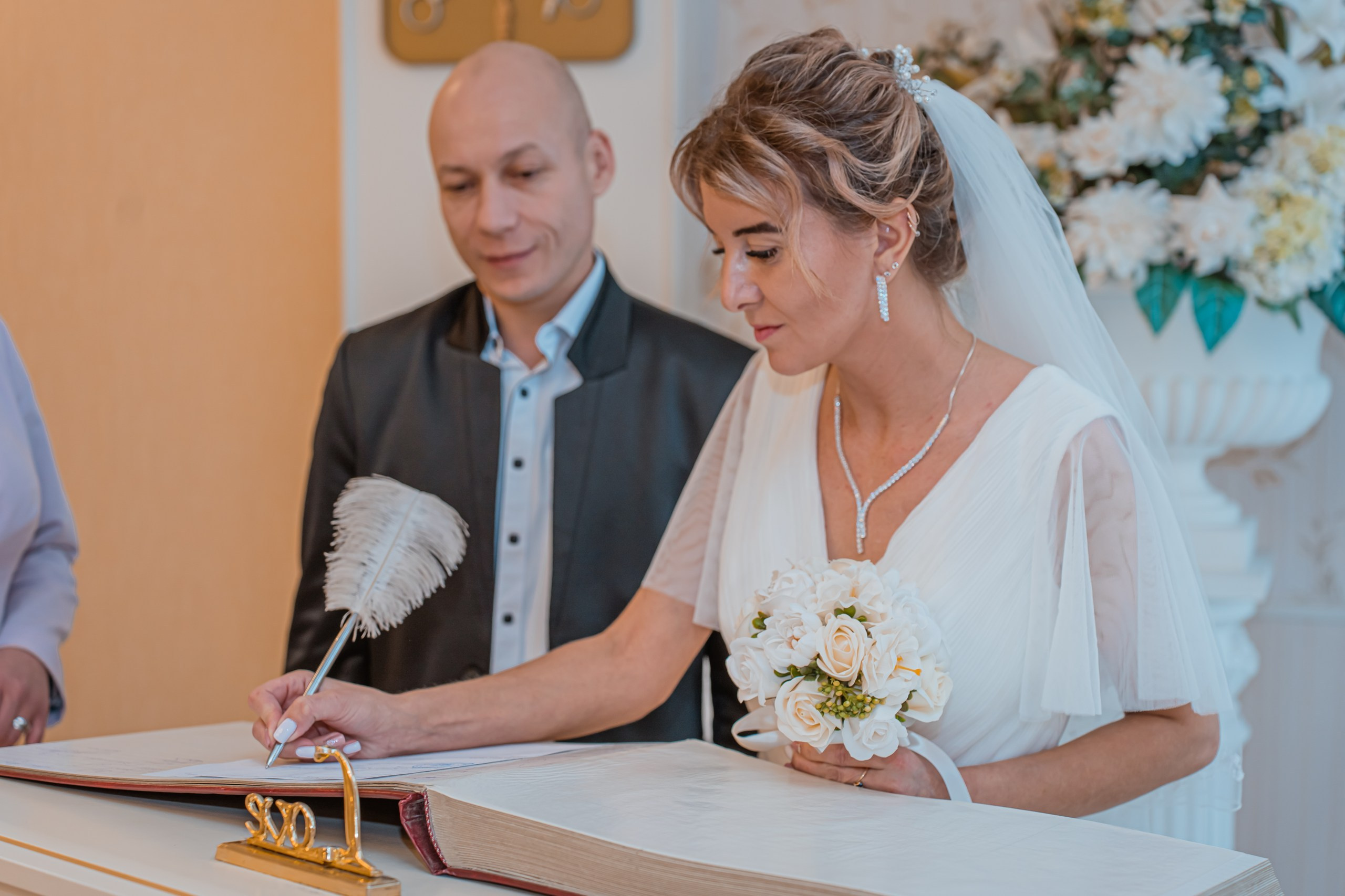 Профессиональный фотограф в ЗАГС в Санкт-Петербурге. Отличные фотографии своих близких, своего бизнеса или даже себя. СПб