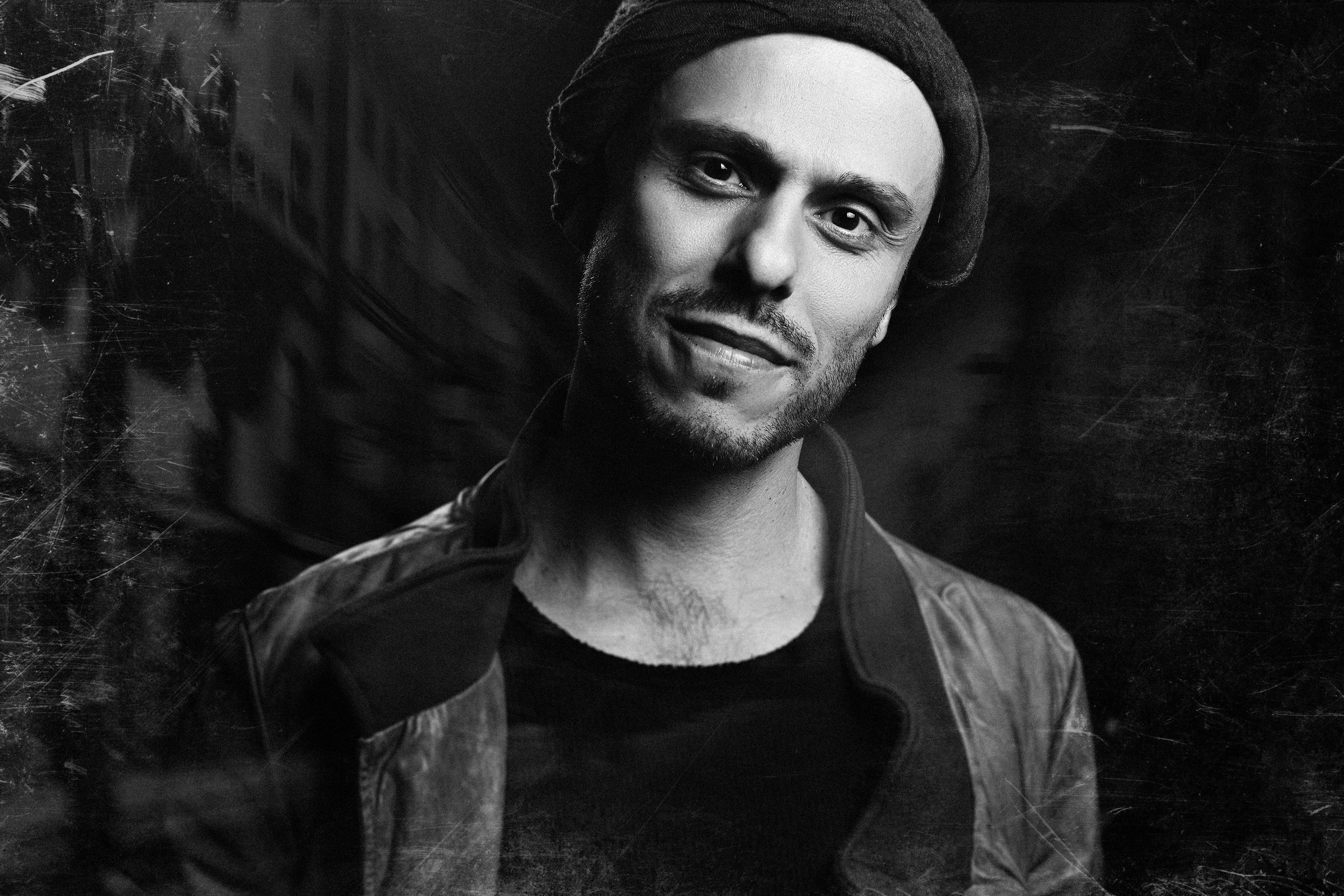 Ваша личная фотостудия в любой точке этого грешного мира. Портретный фотограф в Санкт-Петербурге Алексей Корзов