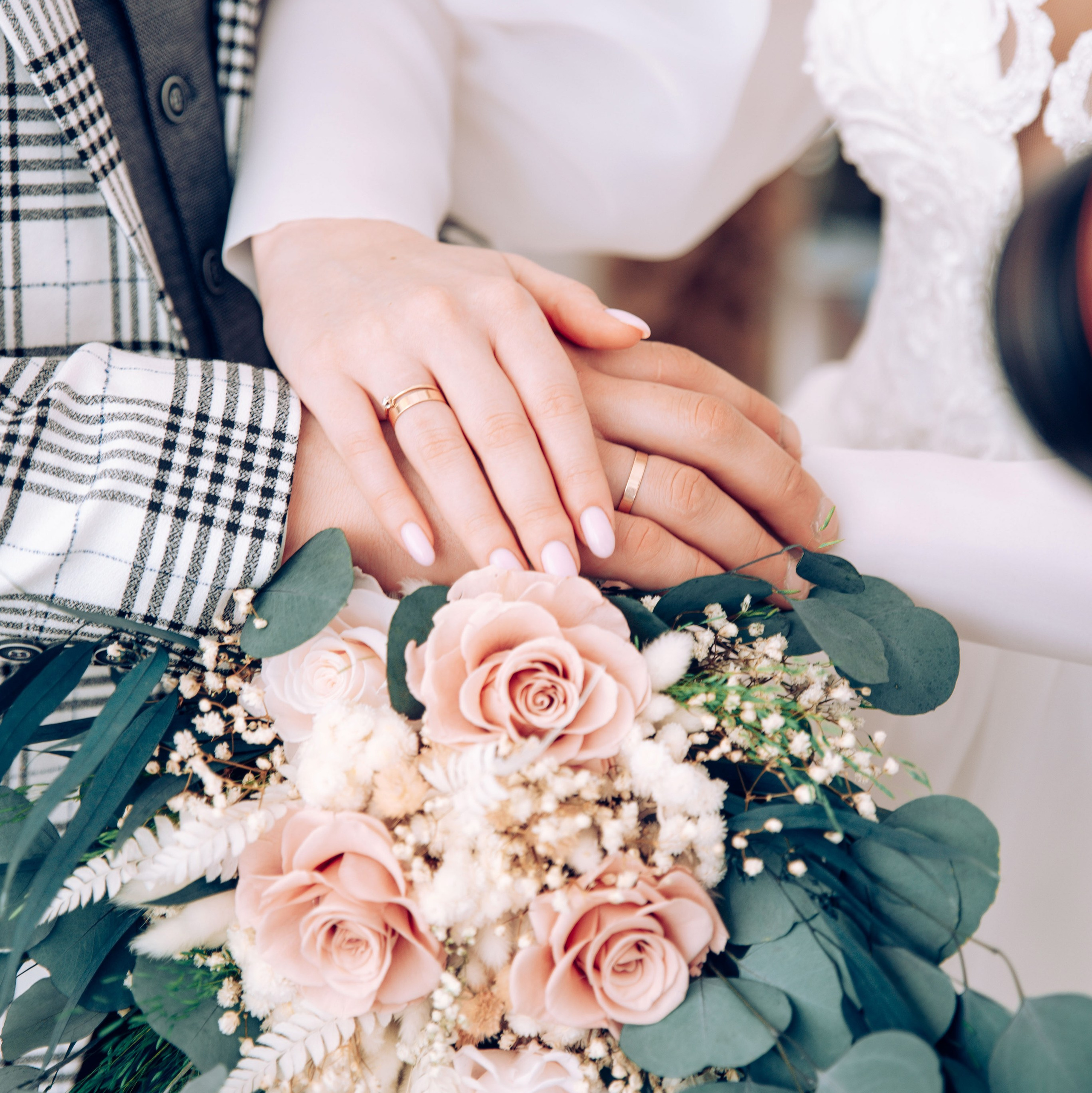 На странице представлены фотографии свадебной фотосессии - Wedding в городе Челябинске. Узнайте подробности и закажите свадебного фотографа по приятной цене