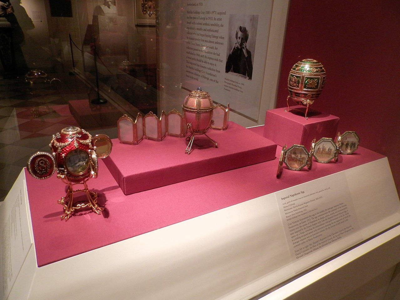 Пасхальное яйцо Cartier. Ari. Guide in Saint-Petersburg and Faberge Museum