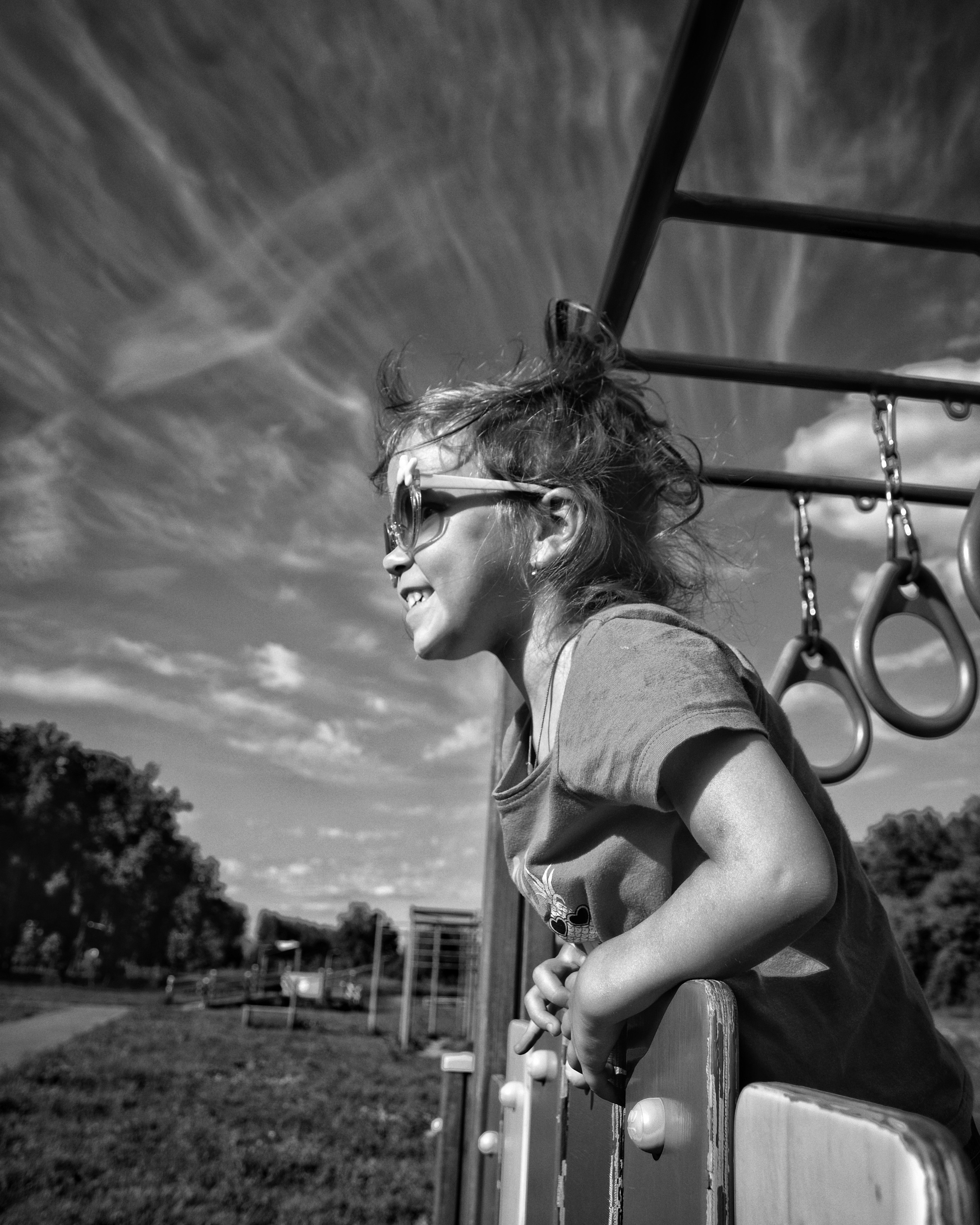 девочка на турниках