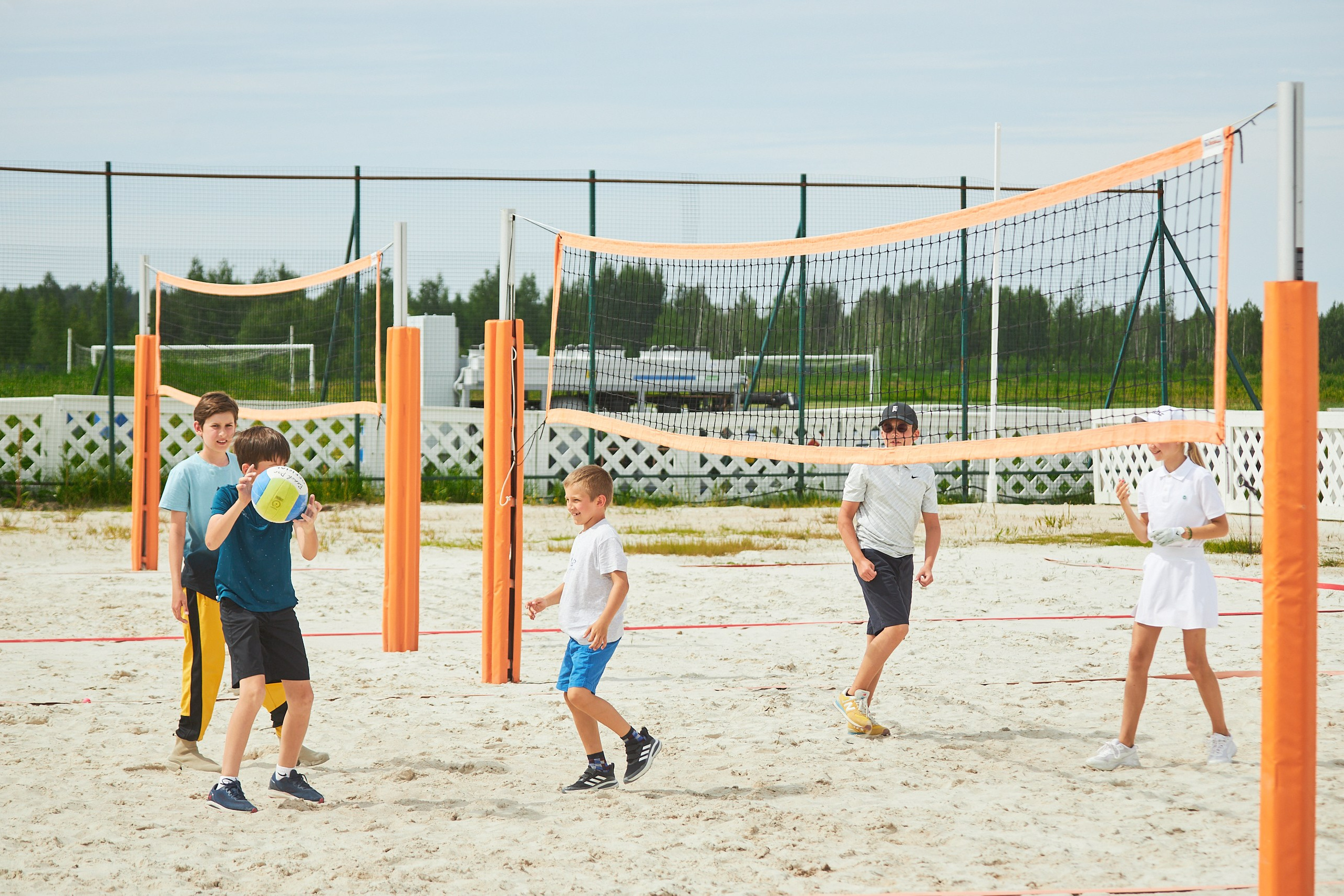 Контакты. Летний лагерь для детей академии гольфа RNGC в Доброграде