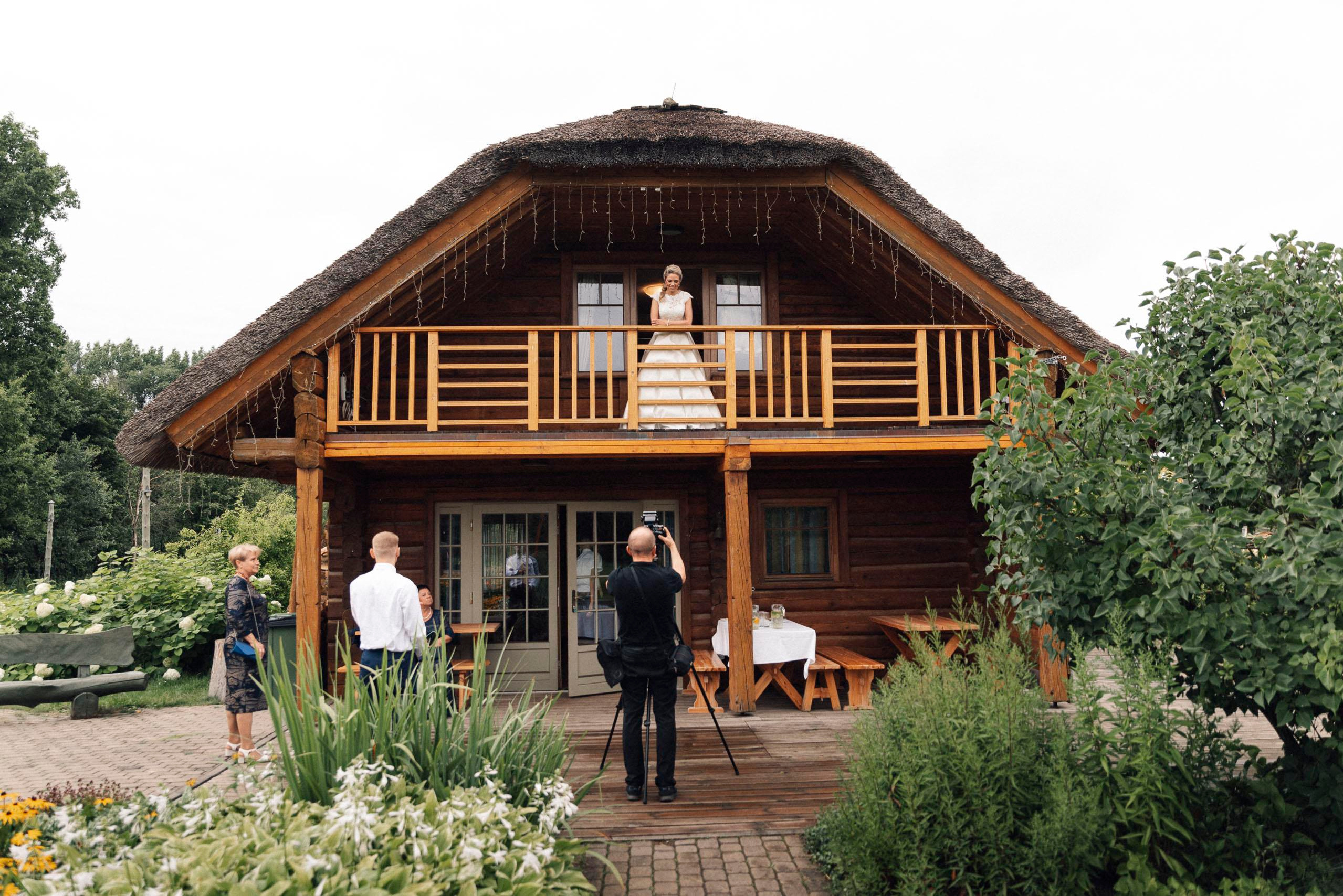 Свадебные сборы жениха и невесты надо ли снимать?