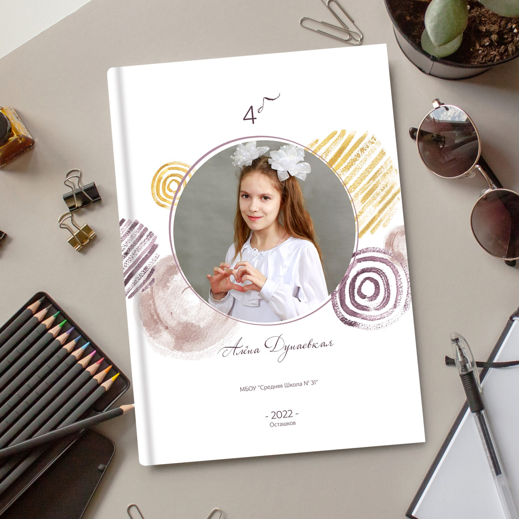 Выпускные альбомы фотокниги в 4 класс Иваново Ярославль Кострома Владимир. Выпускные альбомы в Иваново в детский сад и школу. Александр и Светлана Янкины