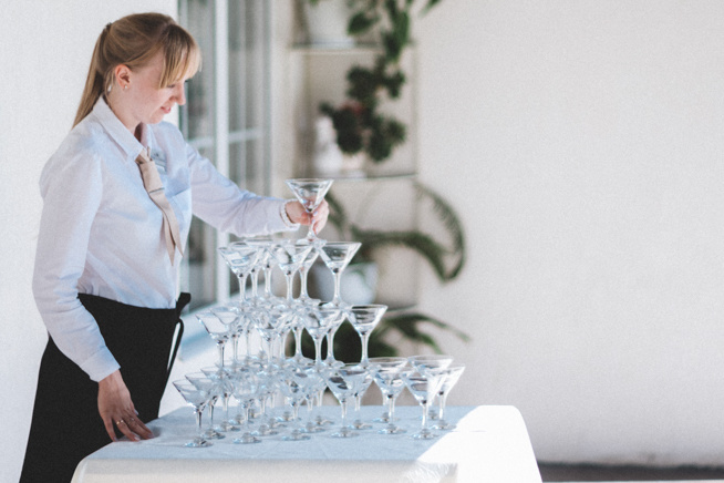 Пирамида из шампанского. Кейтеринг Royal Catering | По Москве и Московской области организуем ресторанное обслуживание