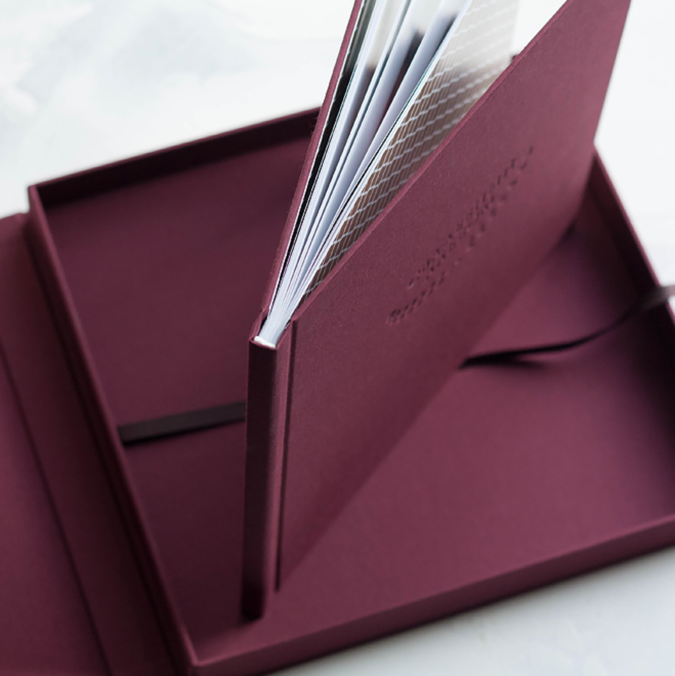 Пг, Тиснение, лён, техн. Фотограф Ольга Молева