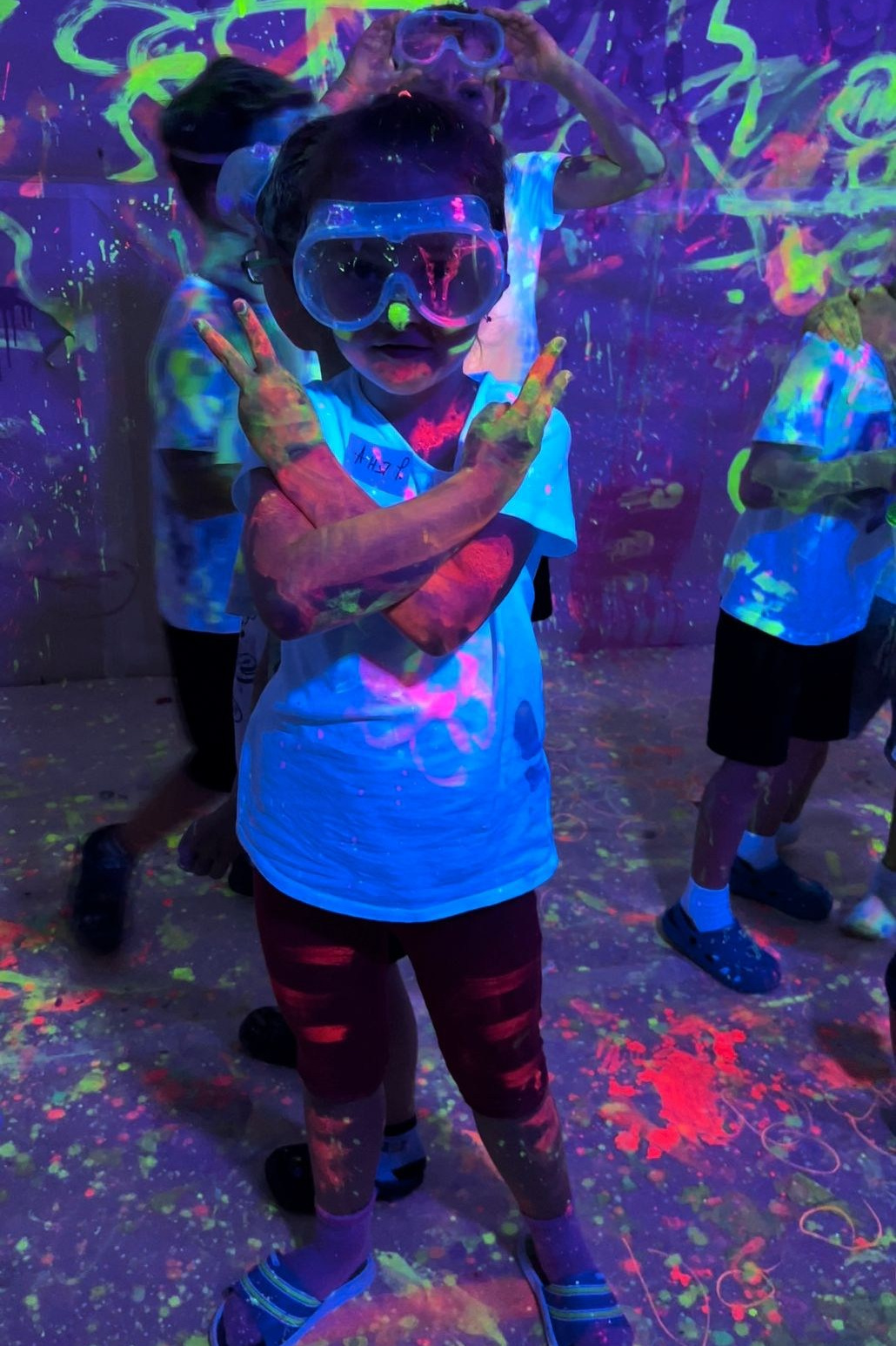 Неоновые краски домодедово.Яркий день рождения для ребенка.Праздник под ключ. Детский лофт. Студия красок бифан.