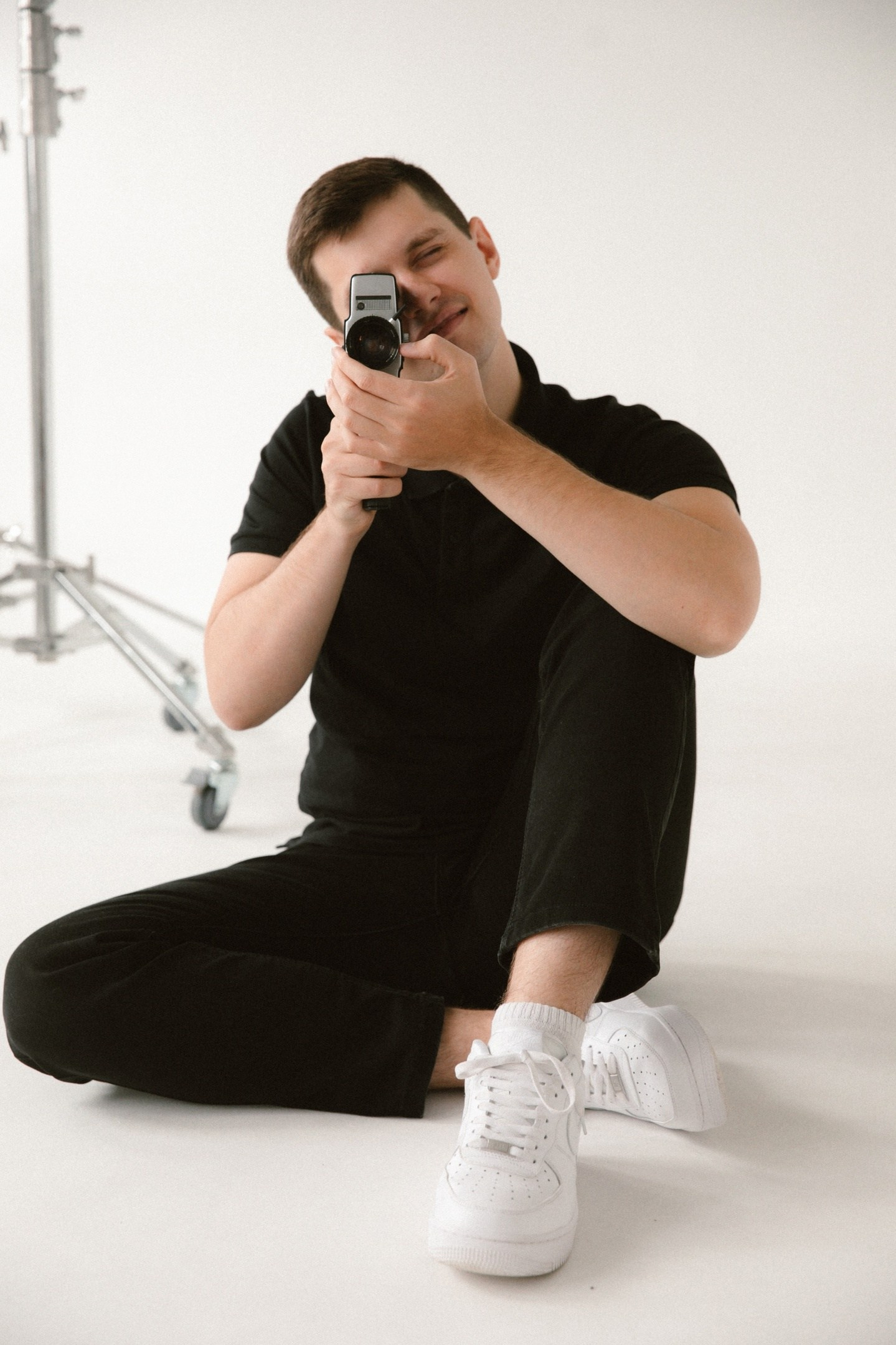 Свяжитесь с профессиональным свадебным видеографом в Москве| WedVibeFilms – свадебные фильмы, наполненные атмосферой и эмоциями. Свадебный фильм в Москве | Видеограф на свадьбу | Видеооператор Михаил Ремпель