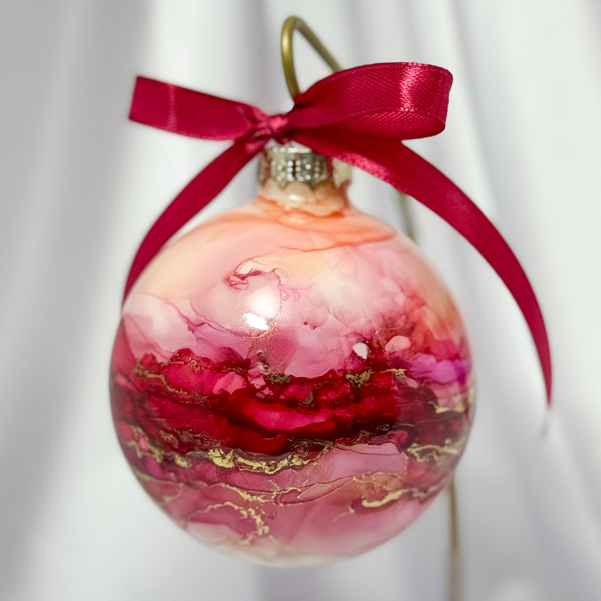 Магазин ёлочных шаров с ручной художественной росписью. Художественная ручная роспись елочных шаров, корпоративные подарки и восковые аромасвечи