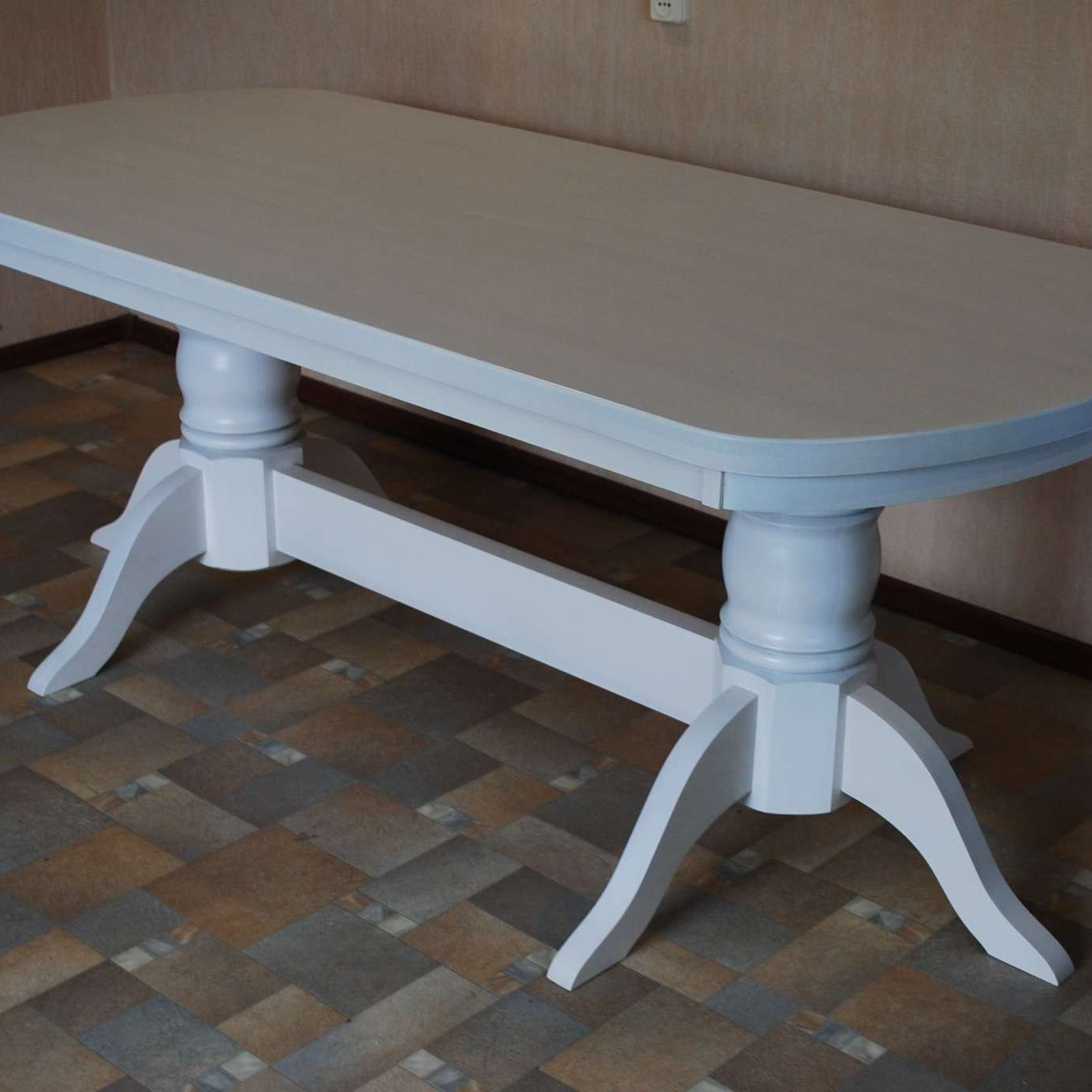 Столы. Стильная домашняя мебель