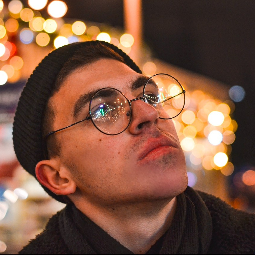 Контакты. Фотограф Олег Саркисов в Краснодаре